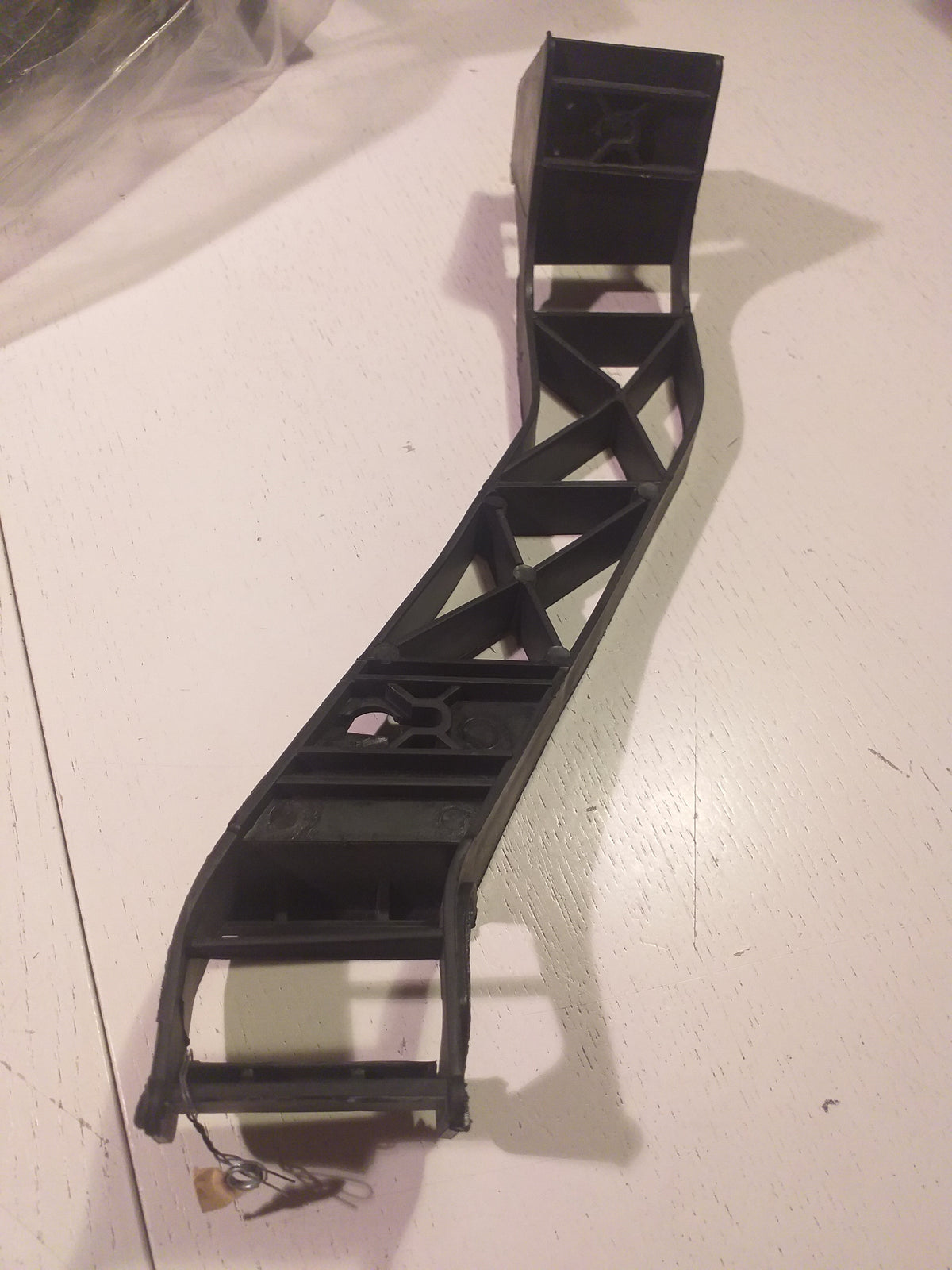 Omega A Caravan Gleitstück Stoßfänger hinten links original GM Opel NEU
