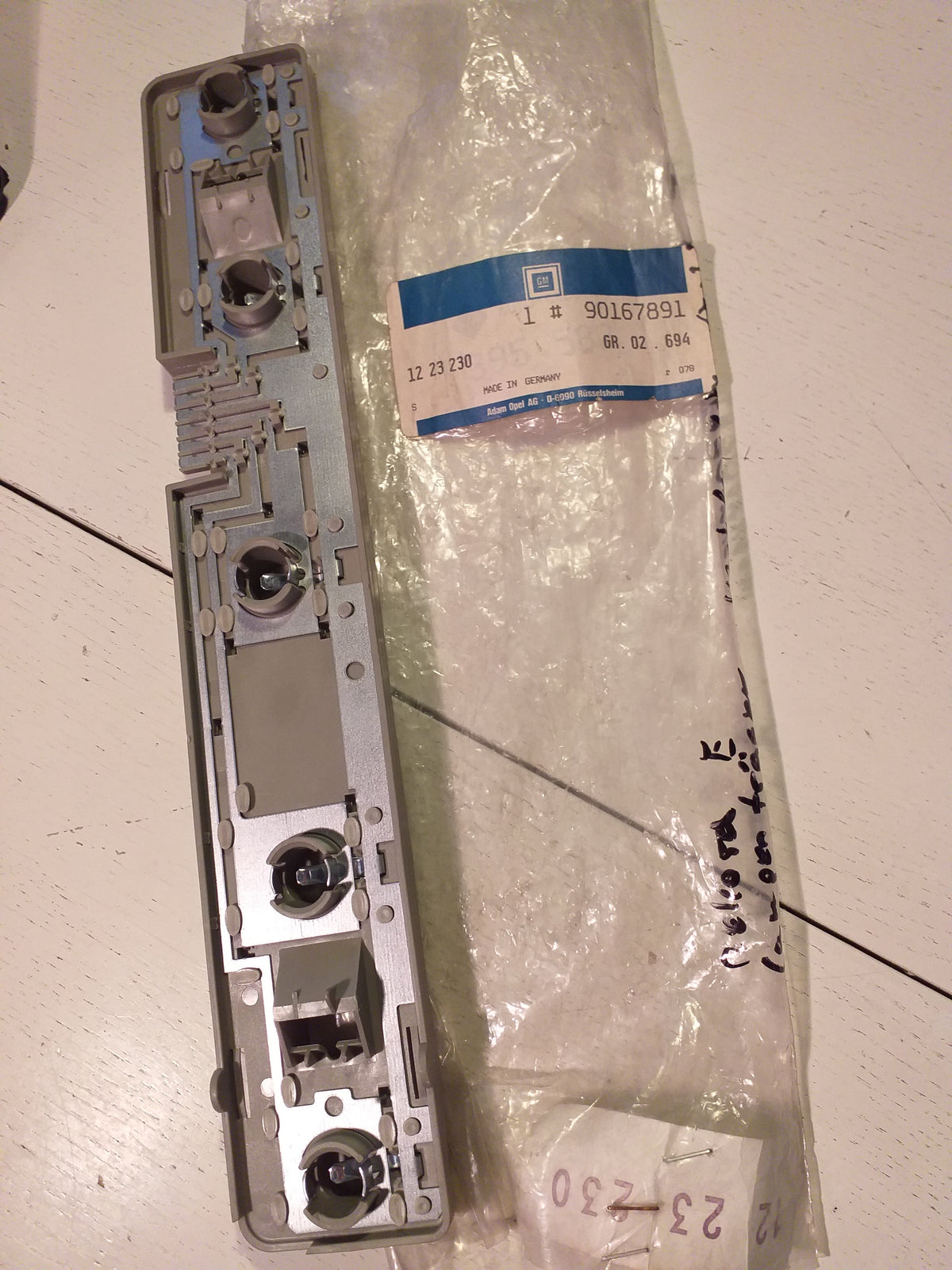 Rekord E Lampenträger rechts hinten original GM Opel NEU