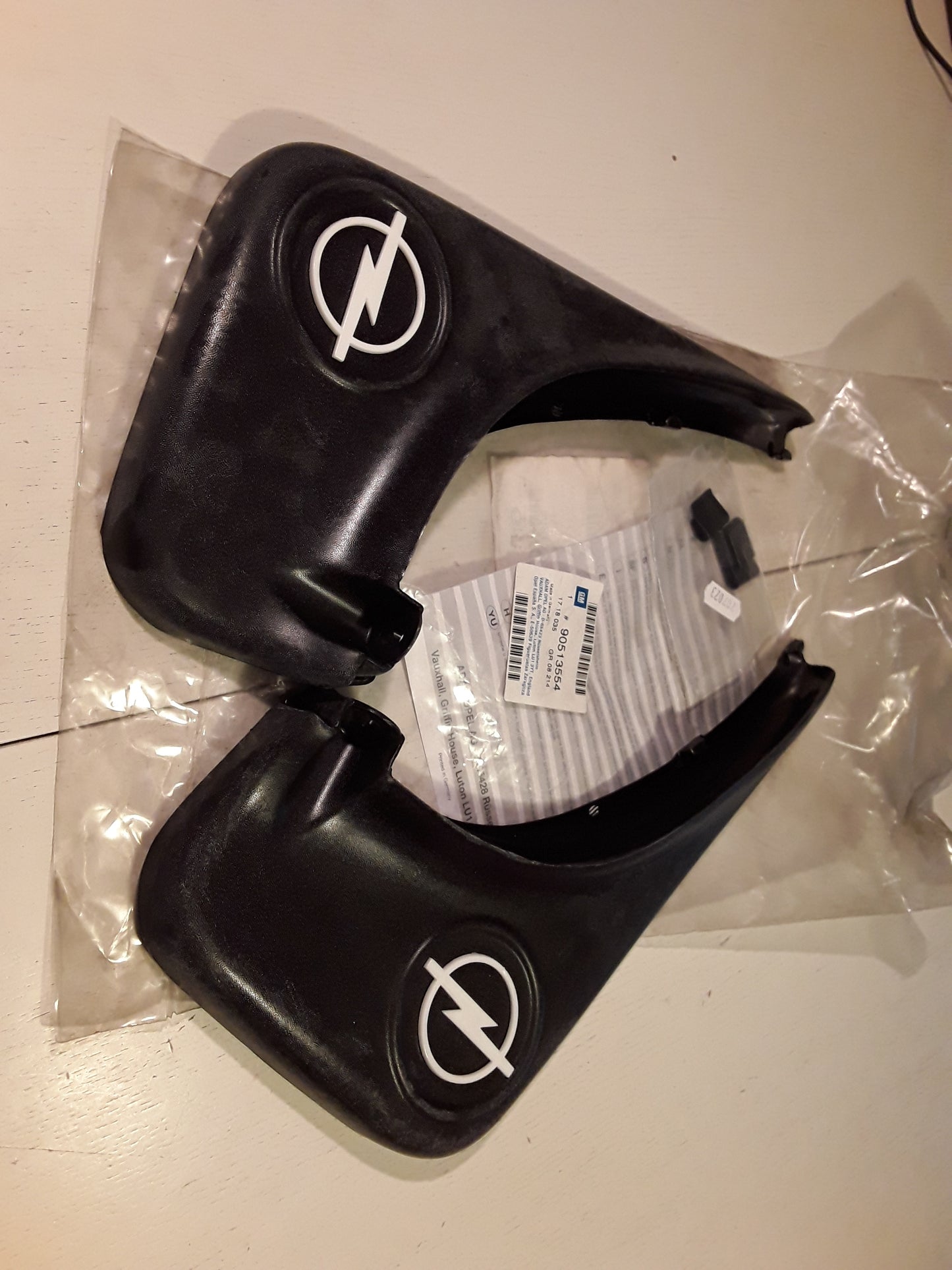 Corsa B Schmutzfänger hinten mit Anbaumaterial original GM Opel NEU