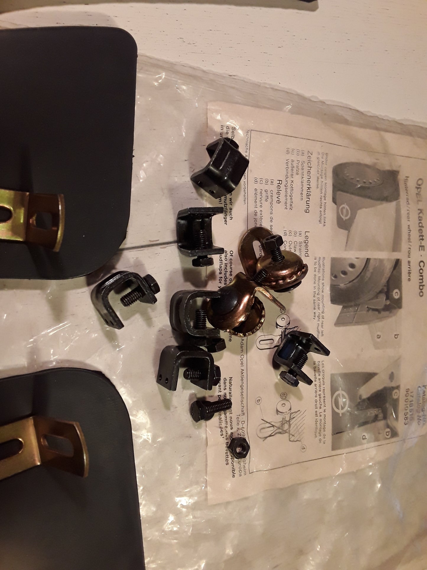 Kadett E Combo Lieferwagen Schmutzfänger hinten mit Anbaumaterial original GM Opel NEU