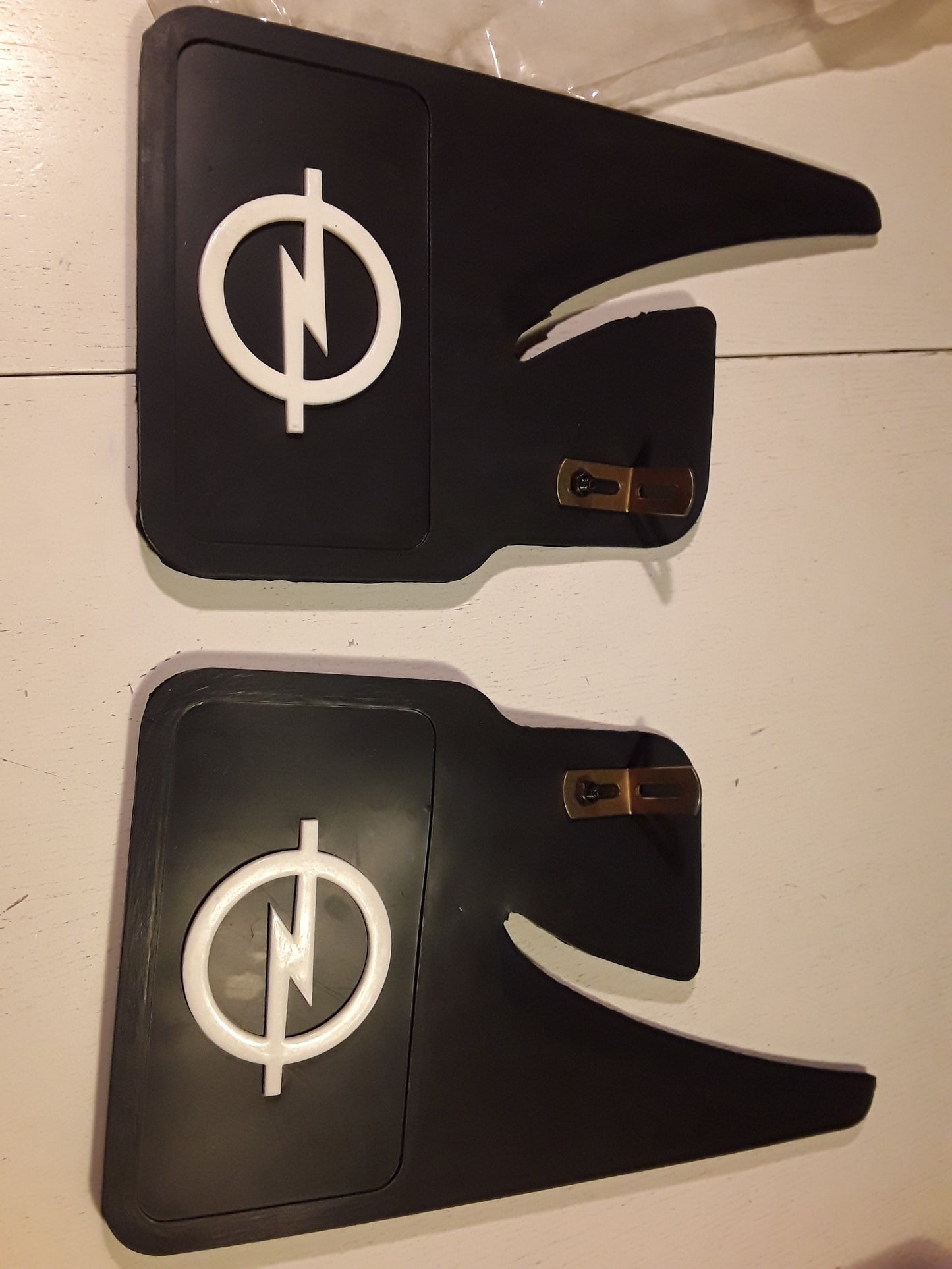 Kadett E Combo Lieferwagen Schmutzfänger hinten mit Anbaumaterial original GM Opel NEU