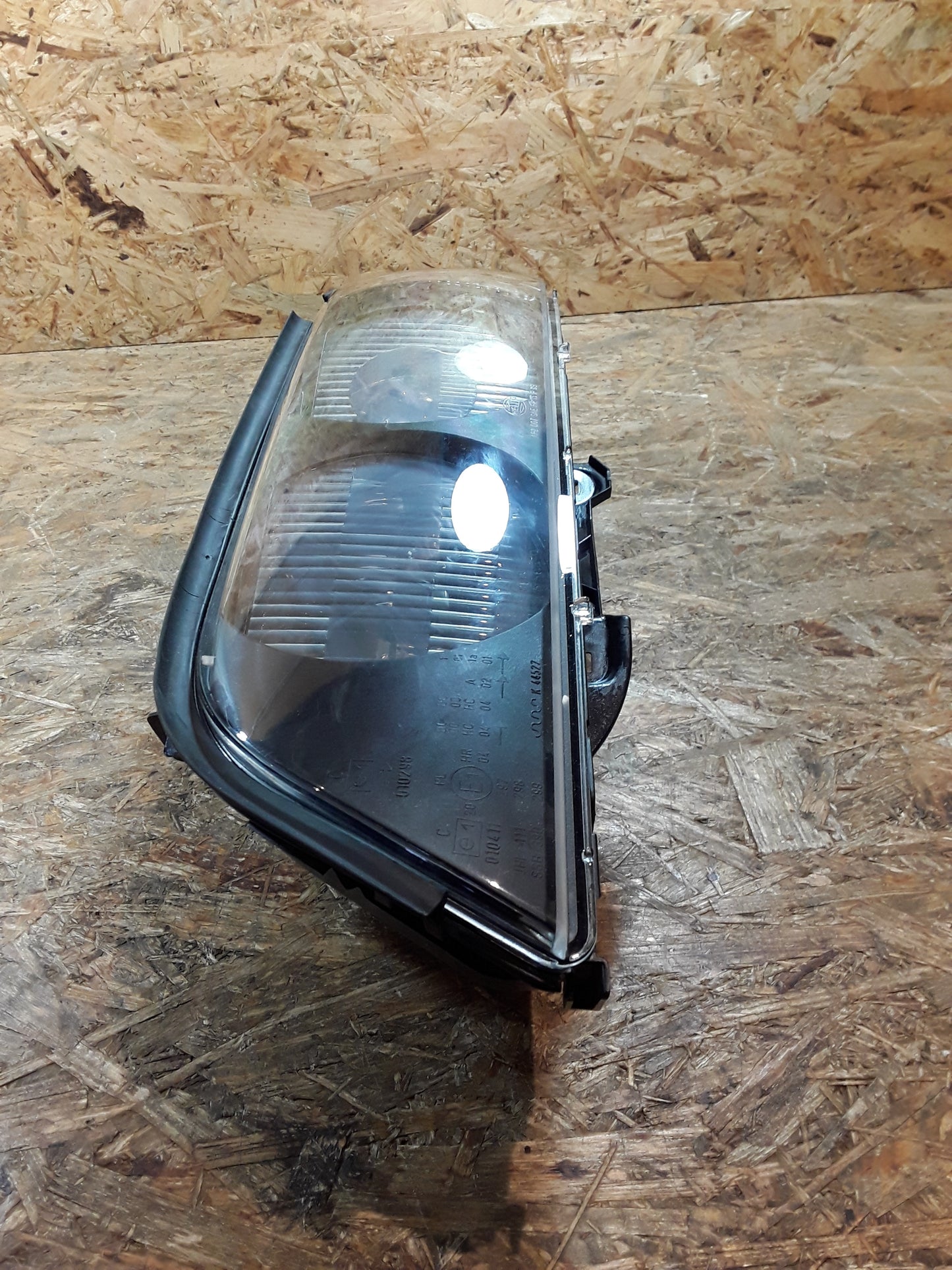 BMW 5er (E39) Hauptscheinwerfer links schwarz original Hella NEU
