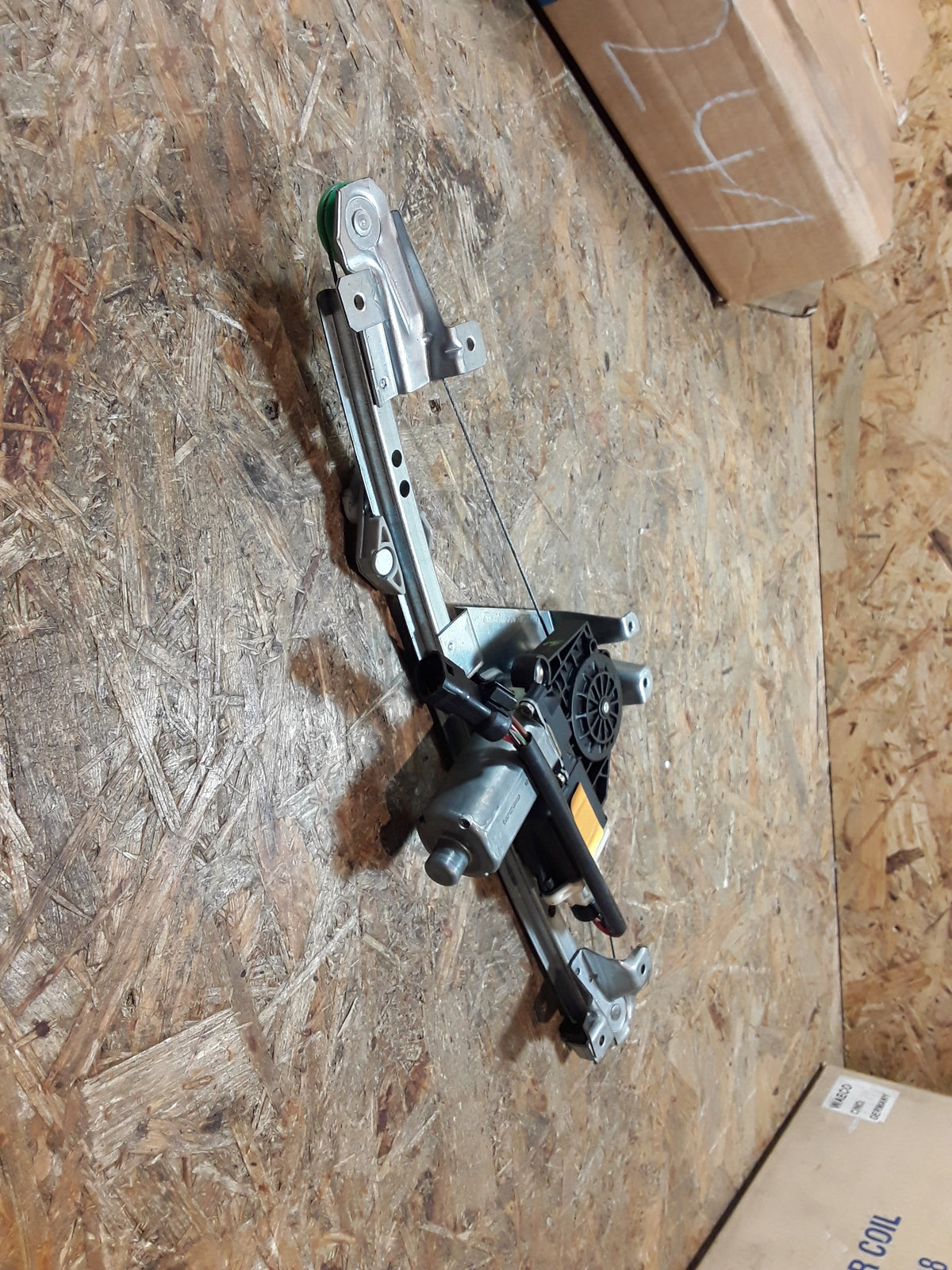 Omega Caravan elektrischer Fensterheber links hinten original GM Opel NEU