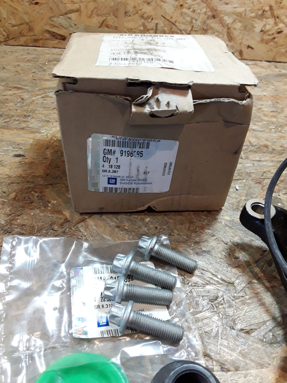 Tigra B Corsa C Stehbolzen Radlager ABS Sensor Hinterlasse hinten links original GM Opel NEU