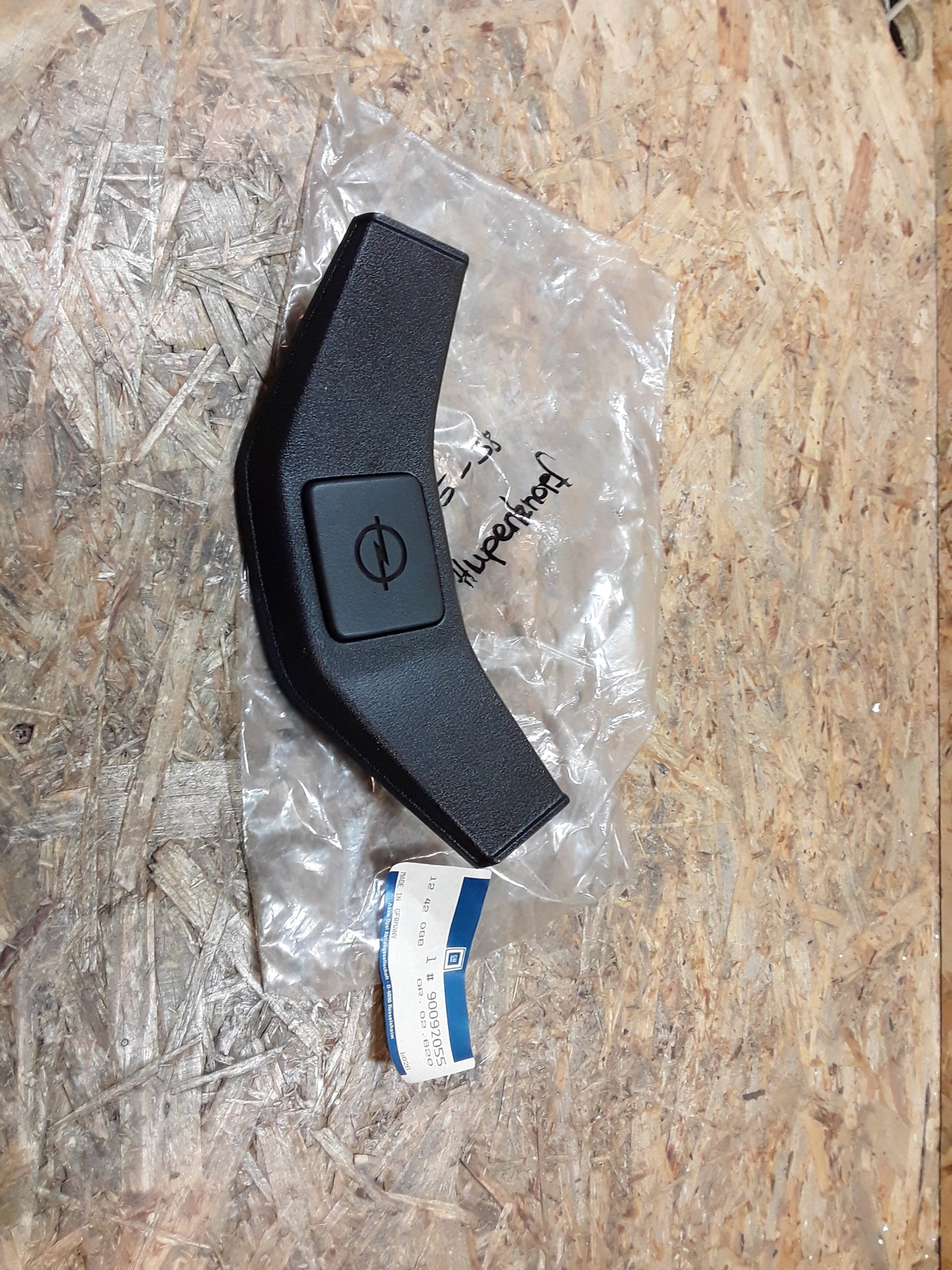Kadett E Combo 35-38 Hupenknopf original GM Opel NEU