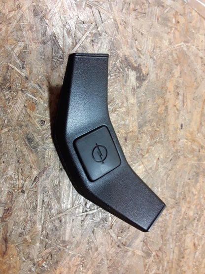 Kadett E Combo 35-38 Hupenknopf original GM Opel NEU