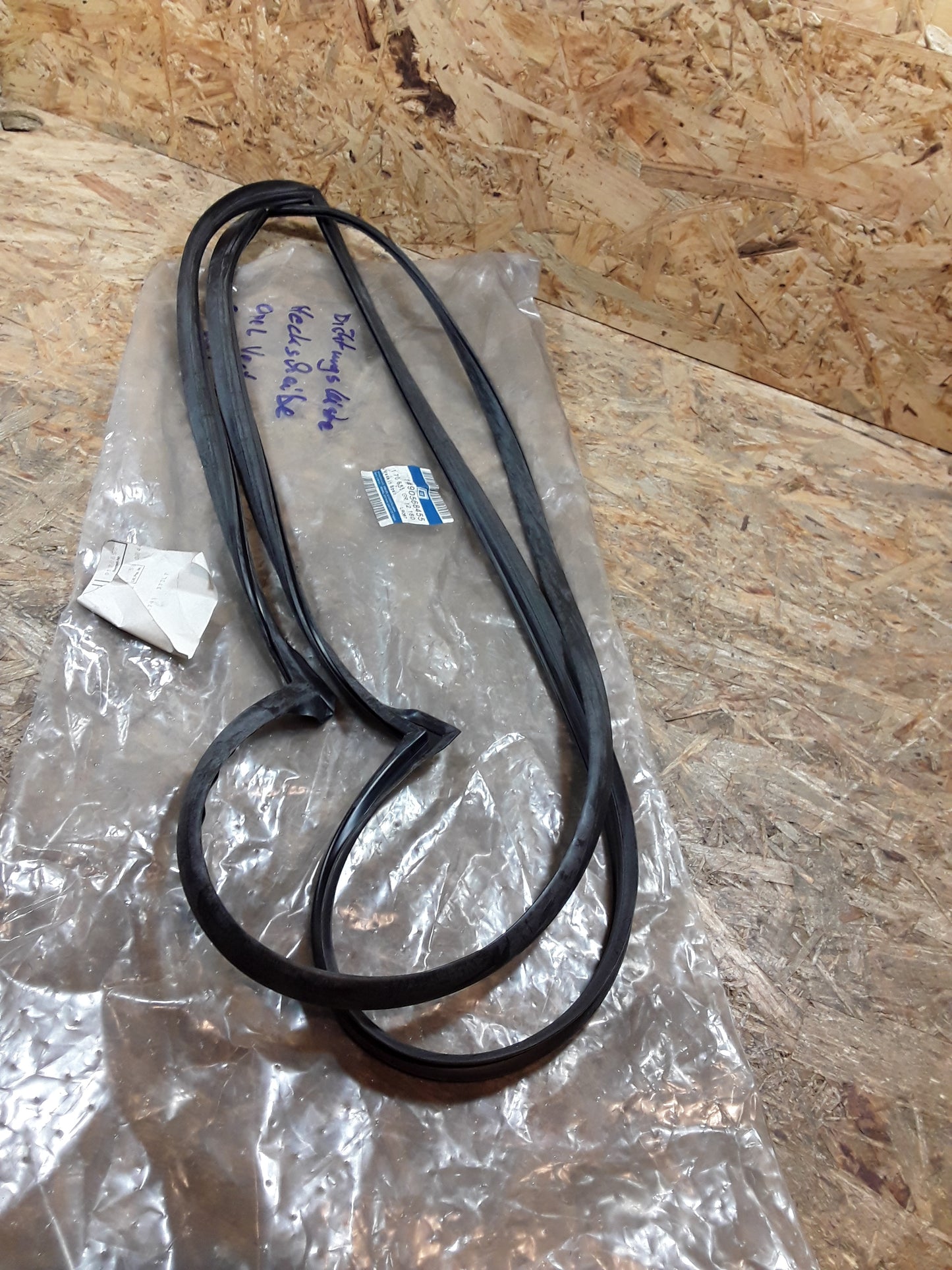Vectra B Stufenheck Dichtungsleiste Heckscheibe original GM Opel NEU