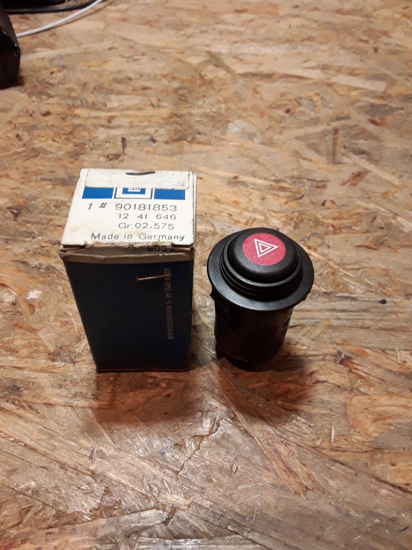 Kadett E Ascona C Warnblinkerschalter original GM Opel NEU