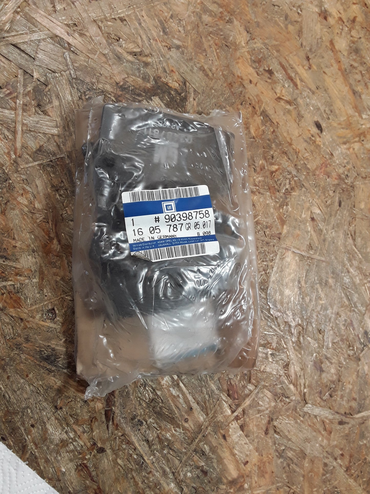 Manta B Ascona B Rekord E (siehe Bild) Bremsbelagsatz VA mit Befestigungssatz für DELCO-Bremssattel original GM Opel NEU