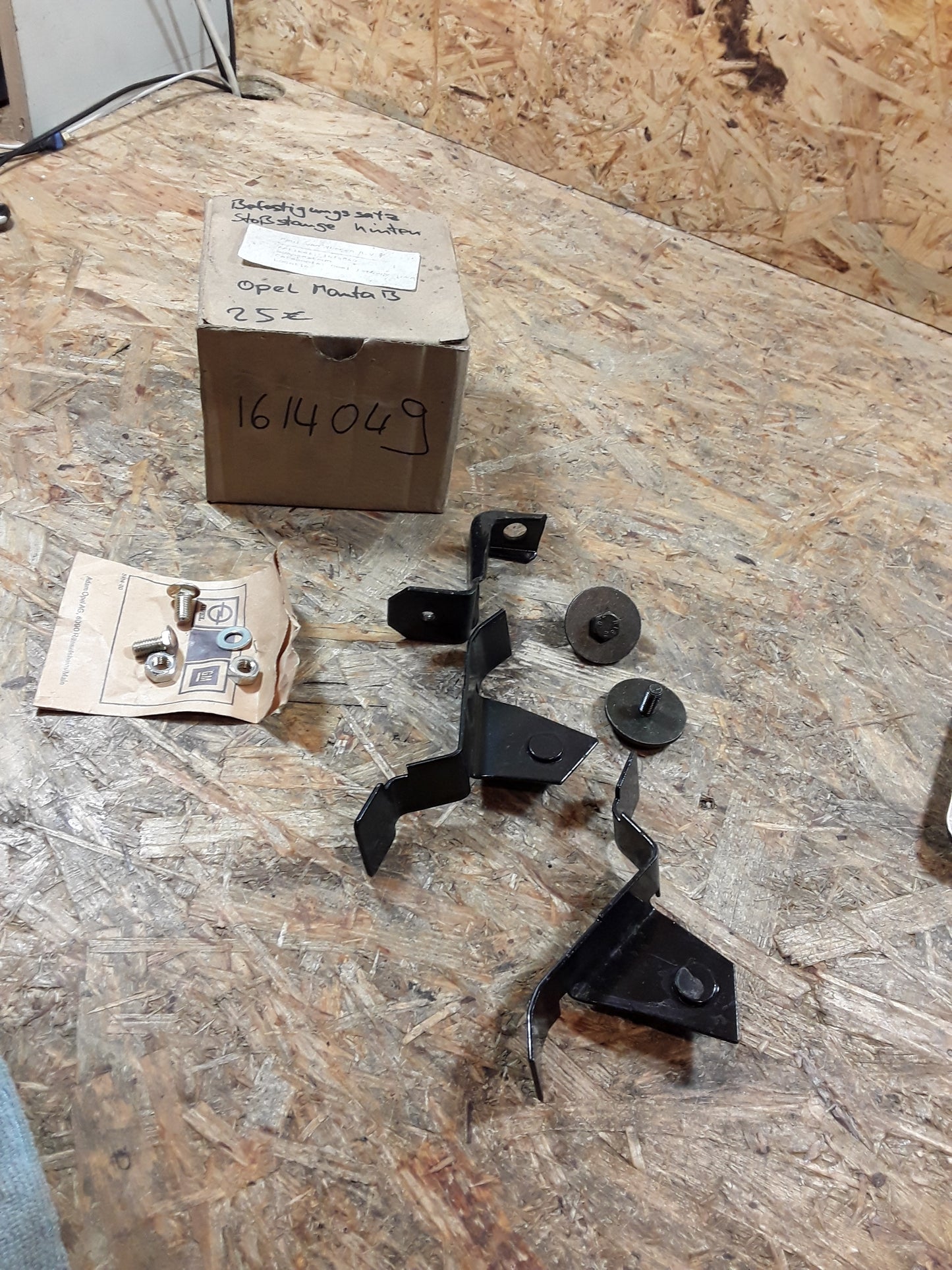 Manta B Befestigungssatz Stoßstange hinten original GM Opel NEU