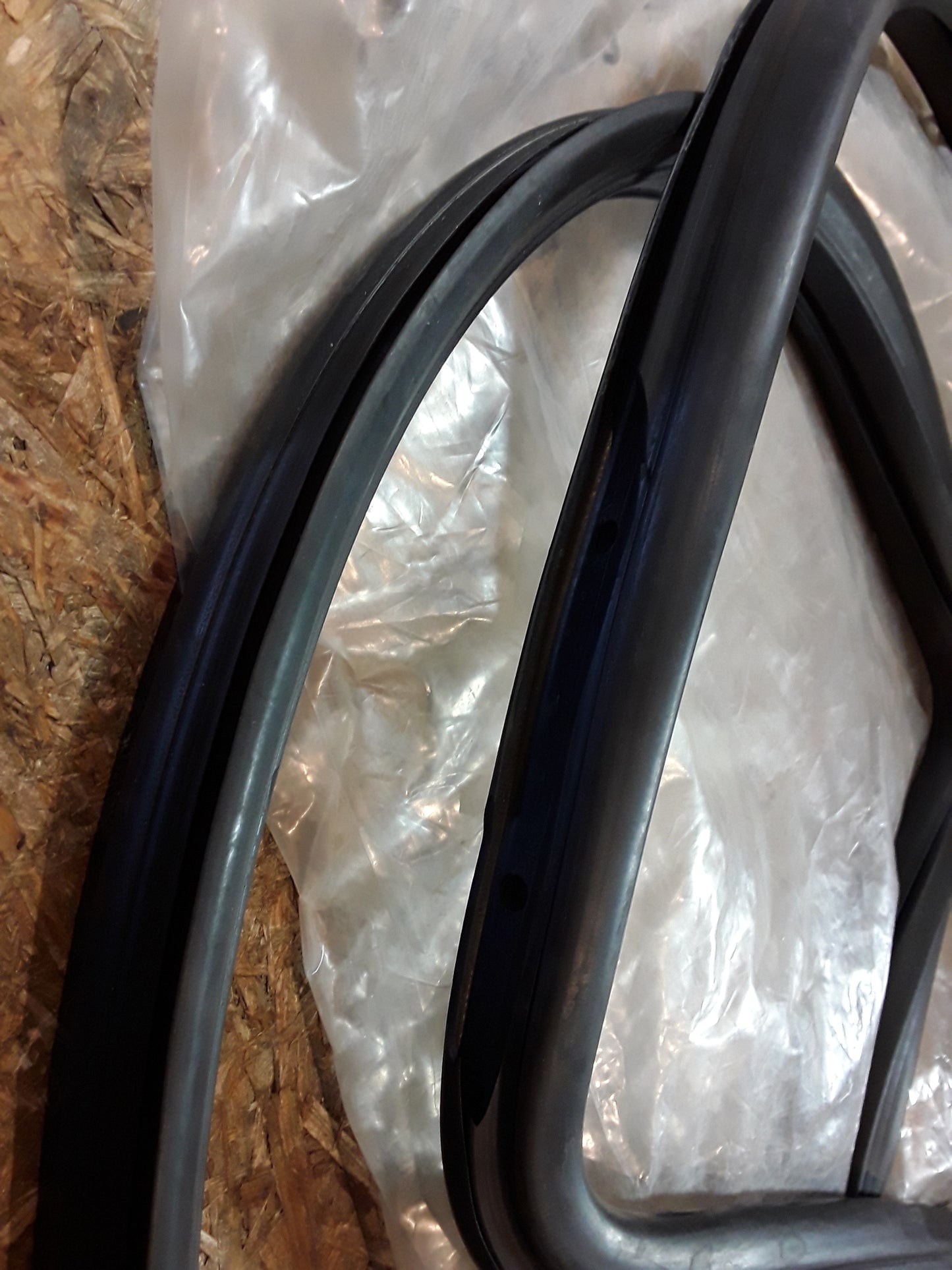 Arena 97- Gummiabdichtung Frontscheibe original GM Opel NEU