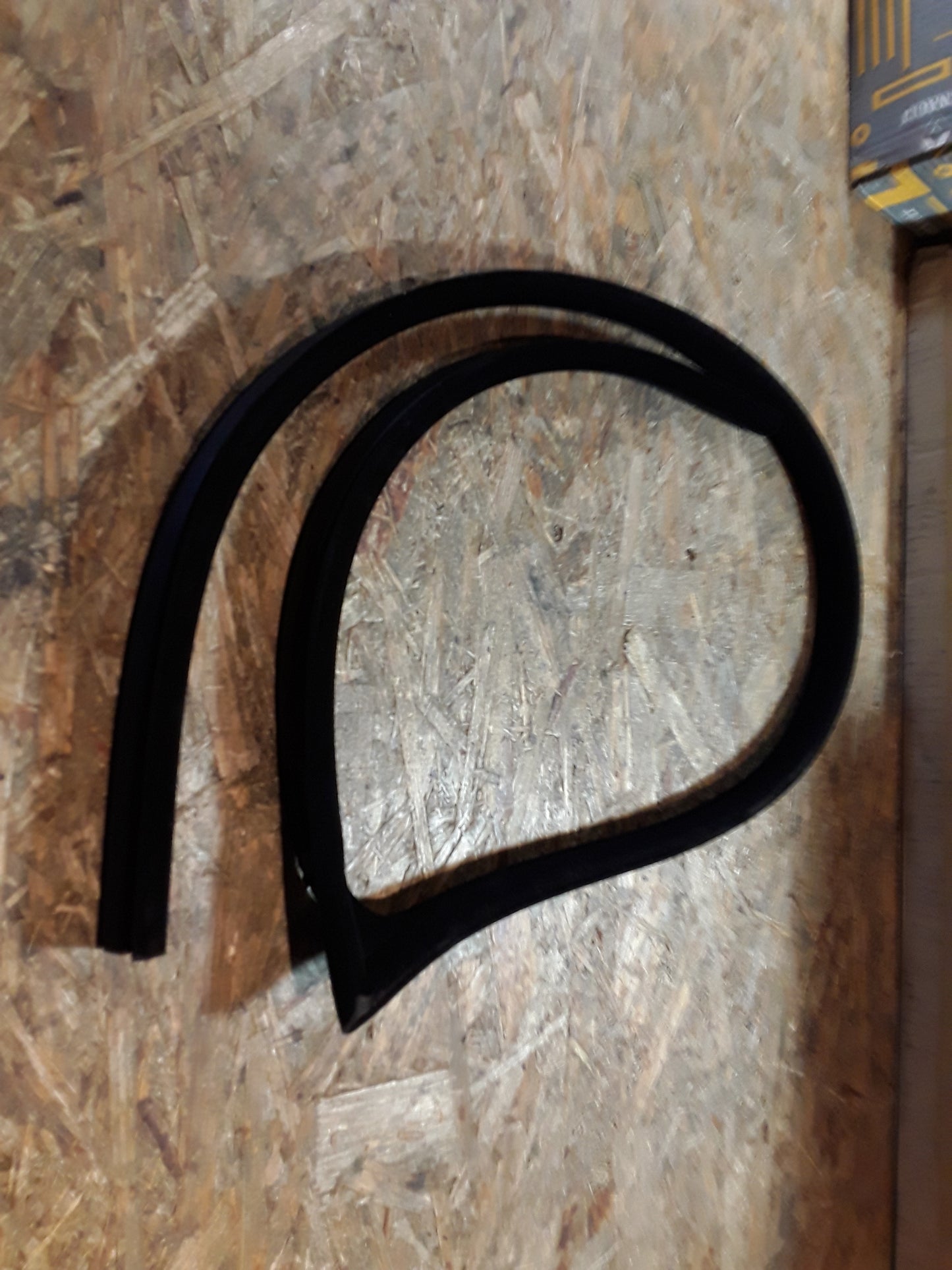 Omega B Fensterdichtung vorne links innen original GM Opel NEU