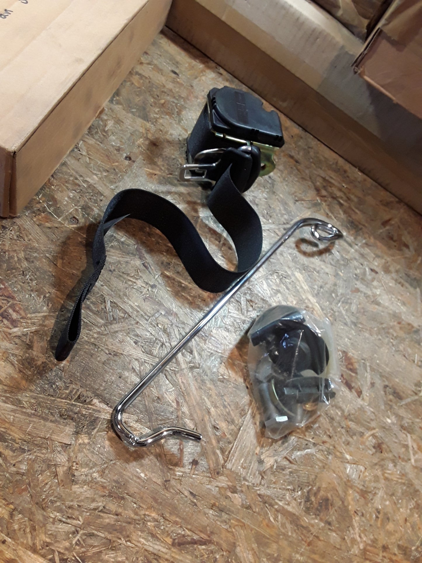 Kadett E 3Türig / CC / Caravan Gurt vorne rechts original GM Opel NEU