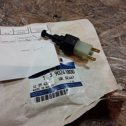 Kadett E Kupplungsschalter für Drehzahlbegrenzer original GM Opel NEU
