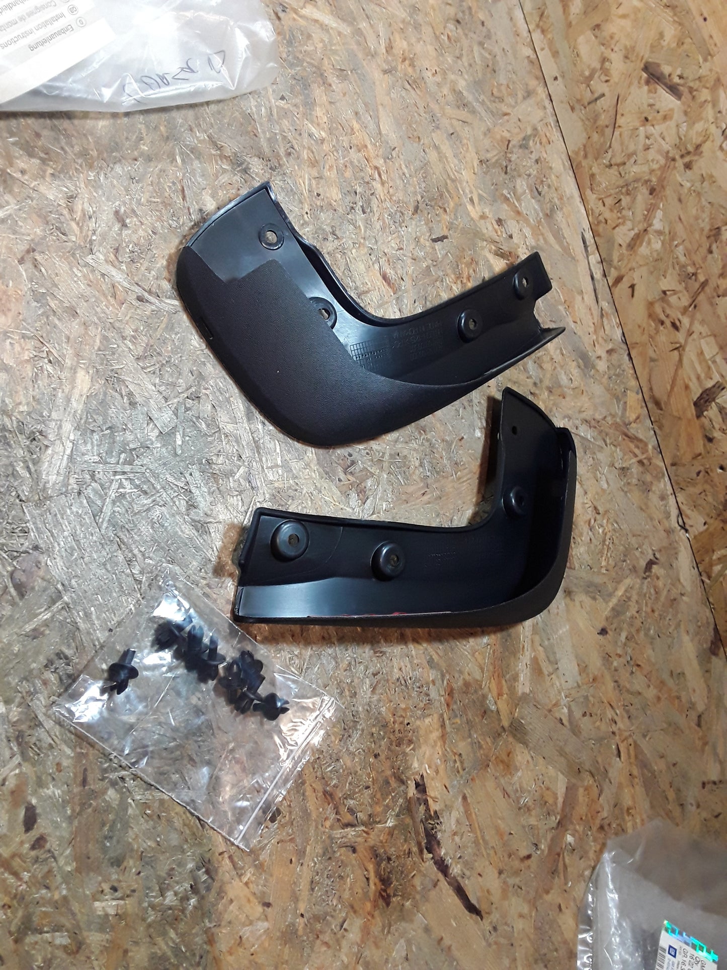 Corsa D Schmutzfänger vorne original GM Opel NEU