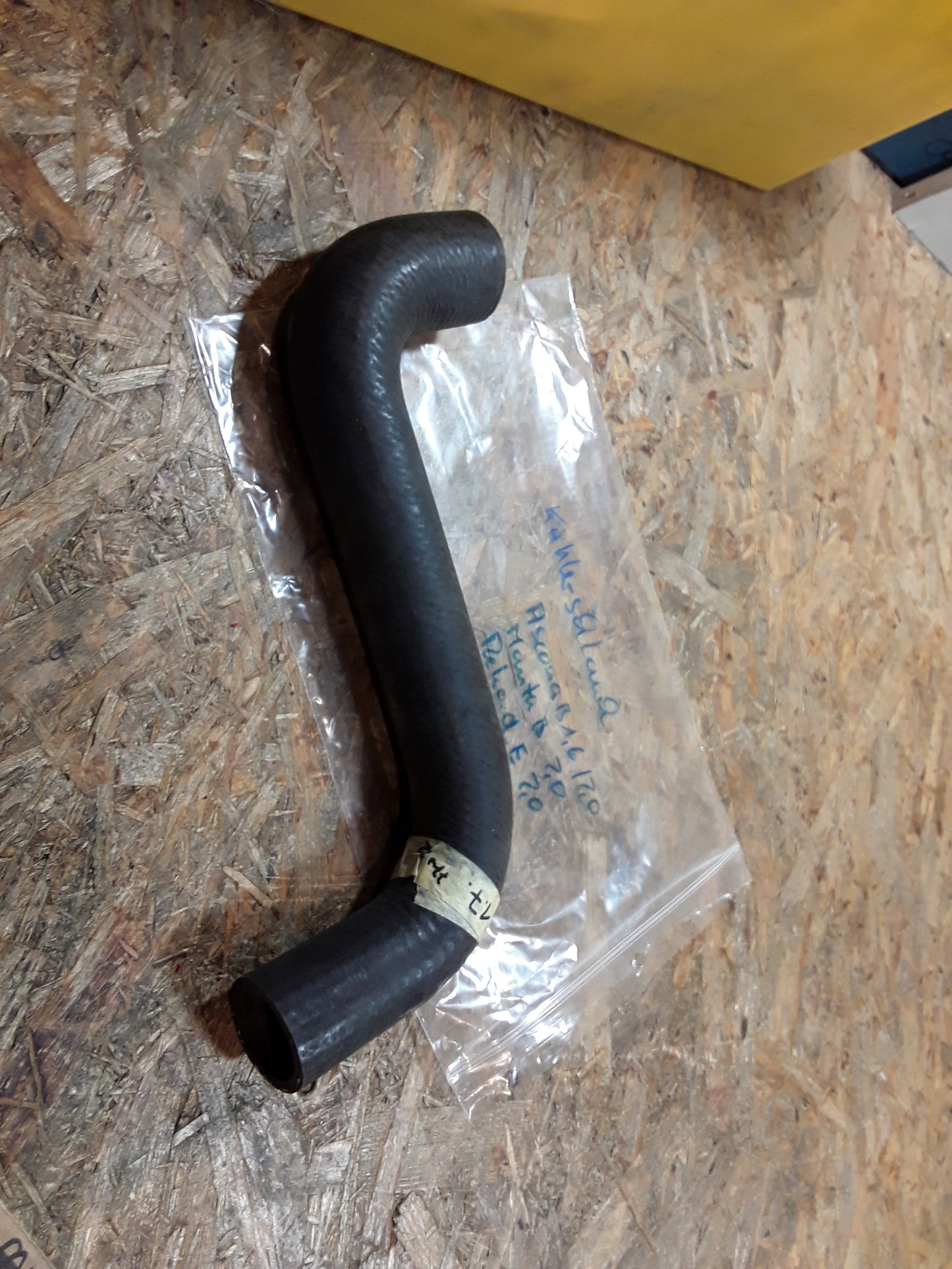 Ascona B 1,6/2,0 Manta B 2,0 Rekord E 2,0 Kühlerschlauch original GM Opel NEU