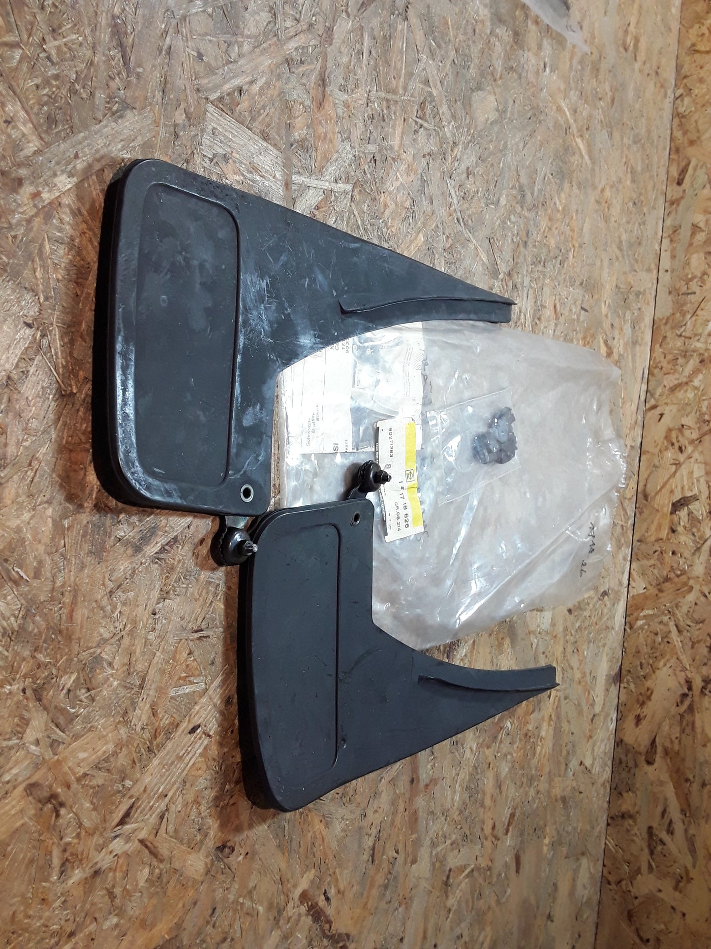 Kadett E GSi Schmutzfänger vorne original GM Opel NEU
