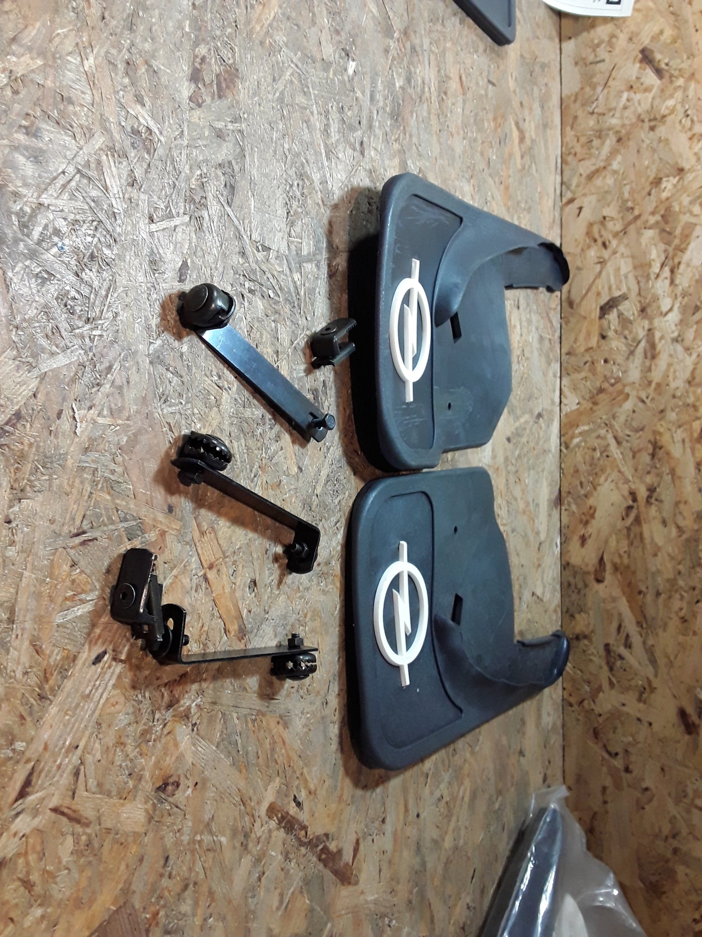 Kadett E Caravan Schmutzfänger hinten original GM Opel NEU