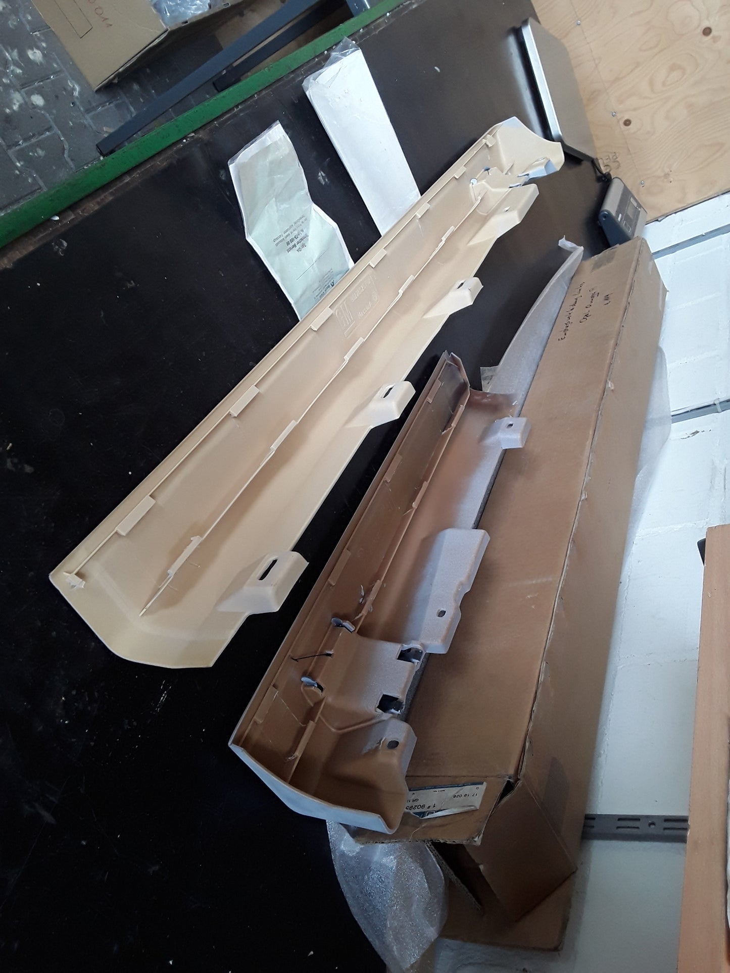 Omega A Verkleidung Einstiegsleiste links original GM Opel NEU