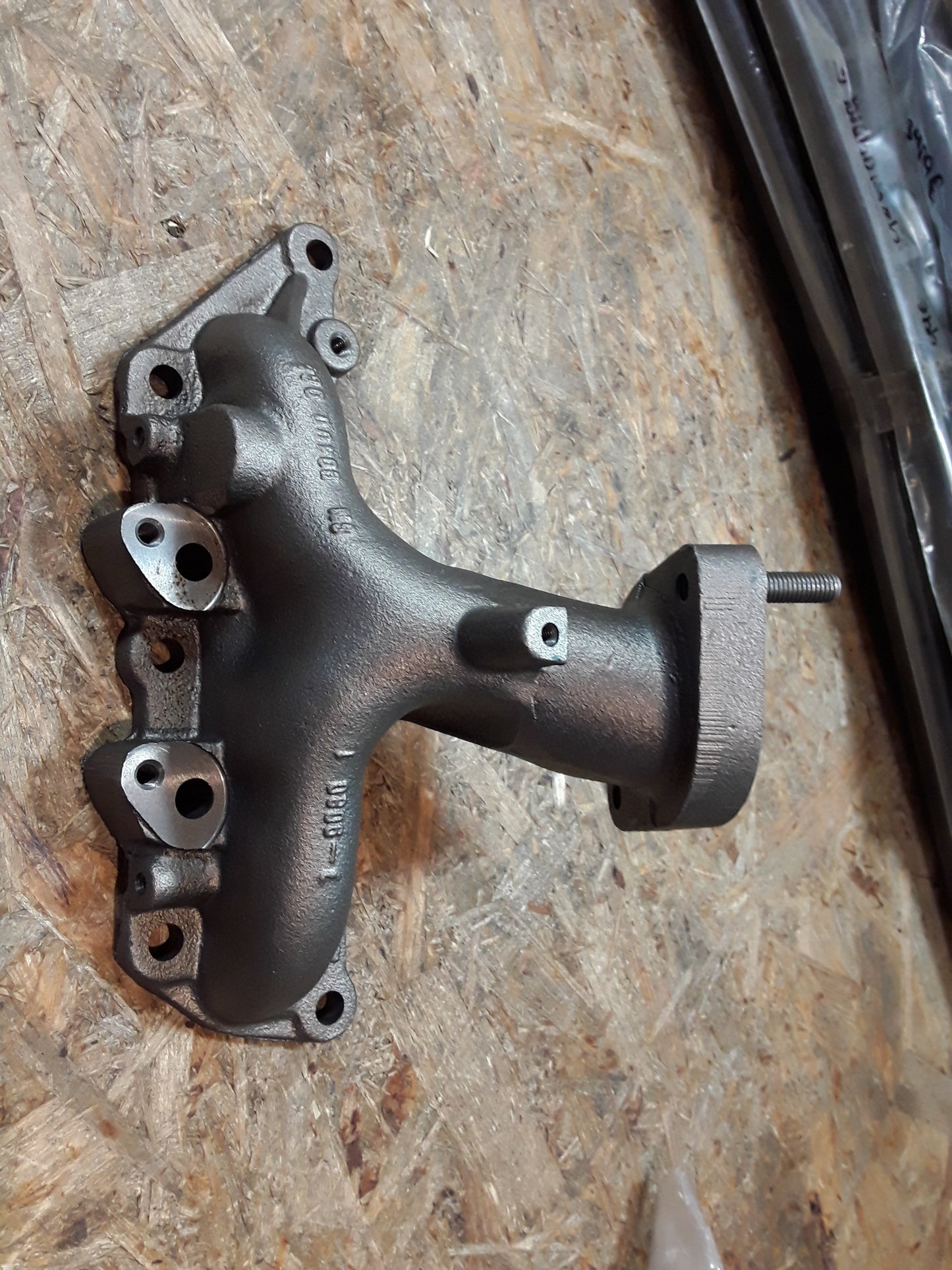 Vectra B 2,5l Auspuffkrümmer vorne original GM Opel NEU