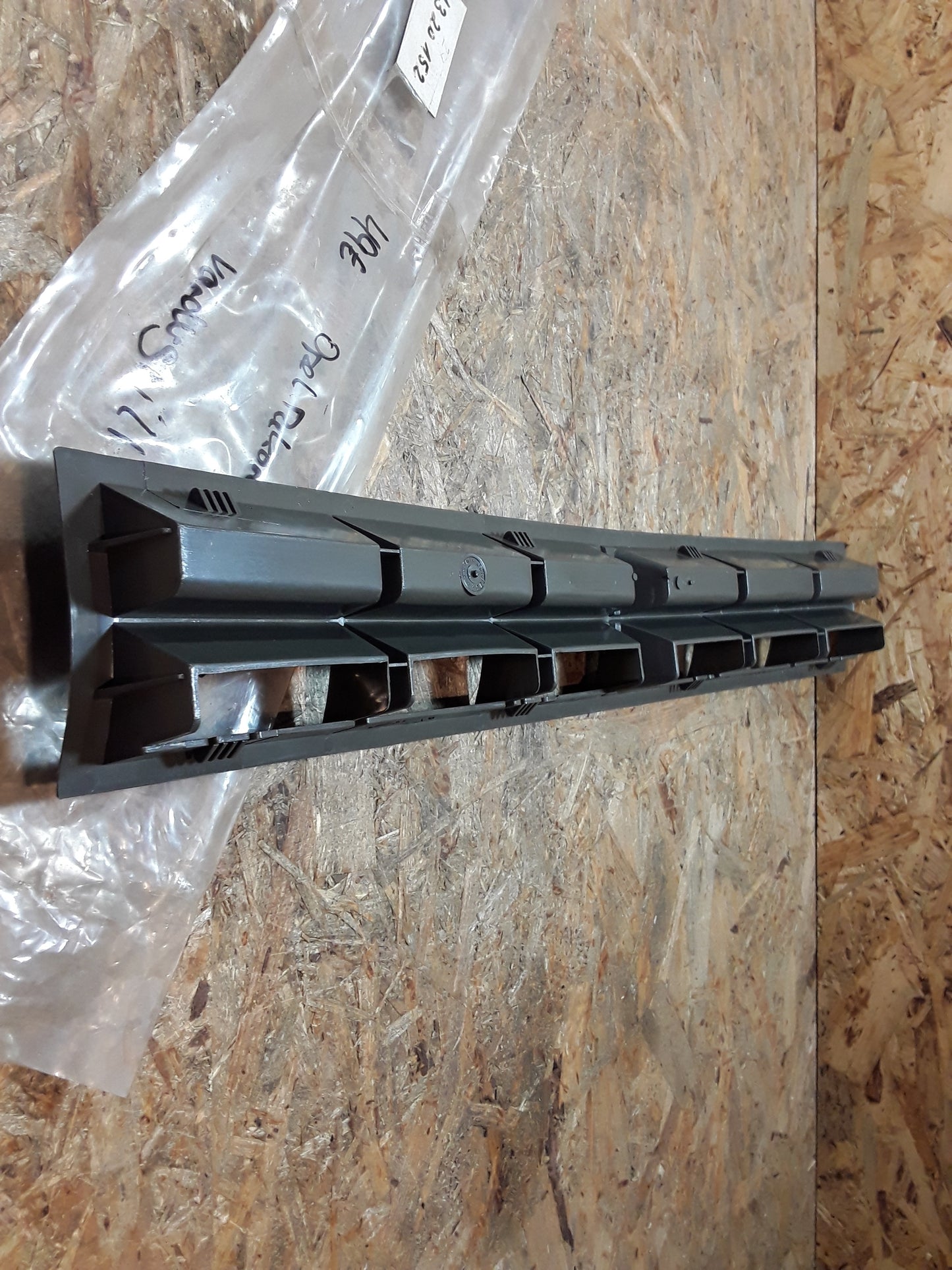 Rekord E Vordergrill original GM Opel NEU