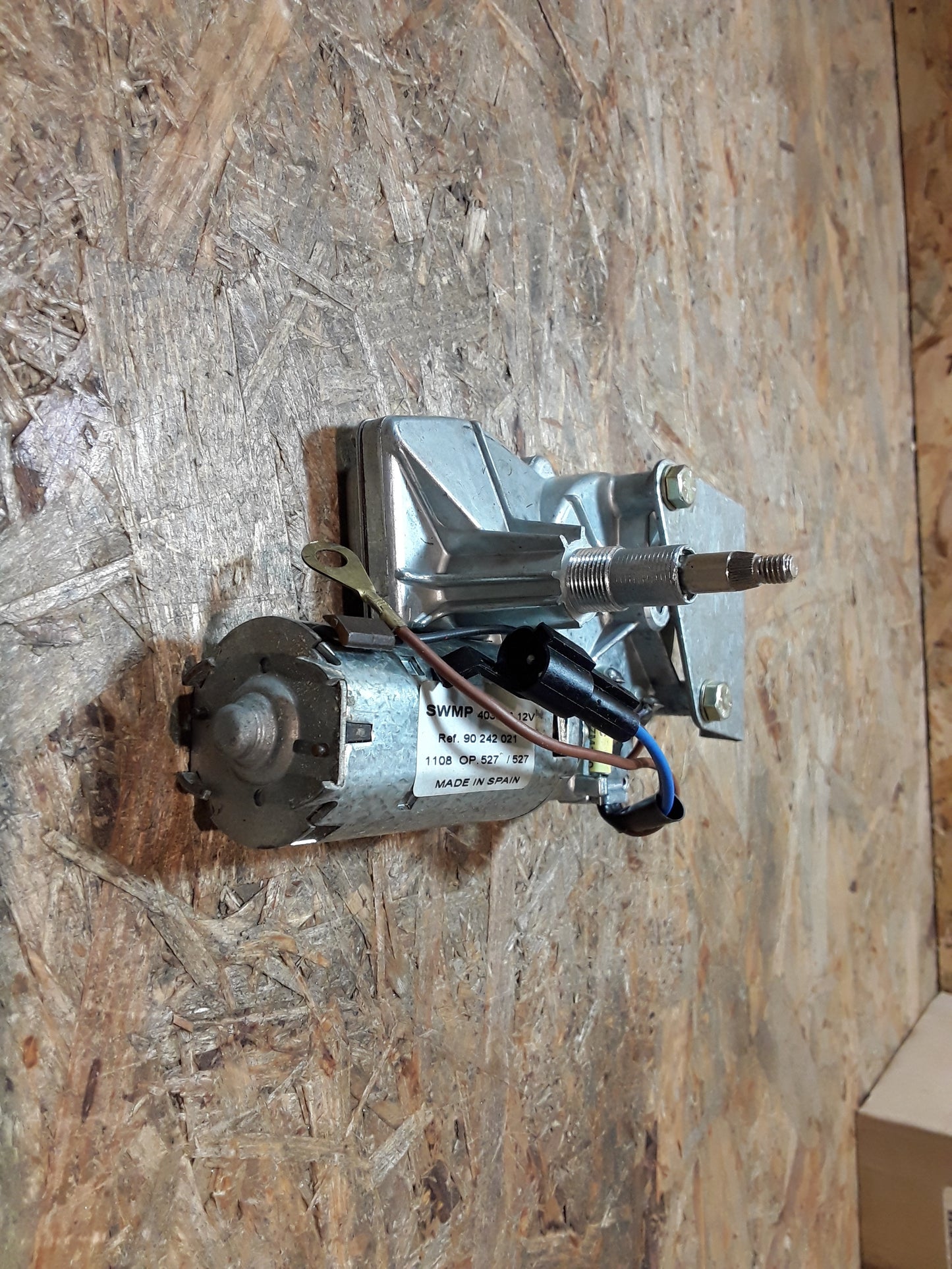 Kadett E Caravan Wischermotor hinten original GM Opel NEU