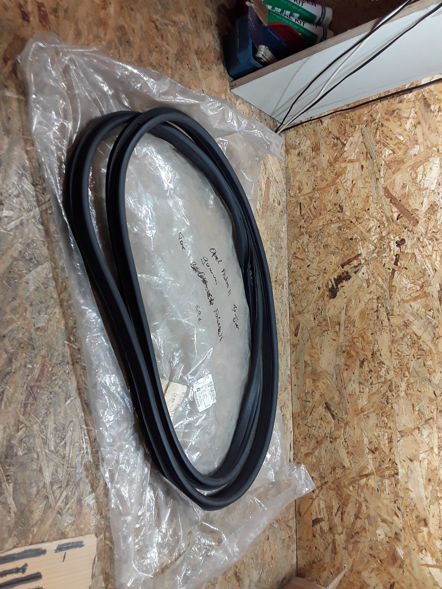 Astra H Gummiabdichtung links original GM Opel NEU
