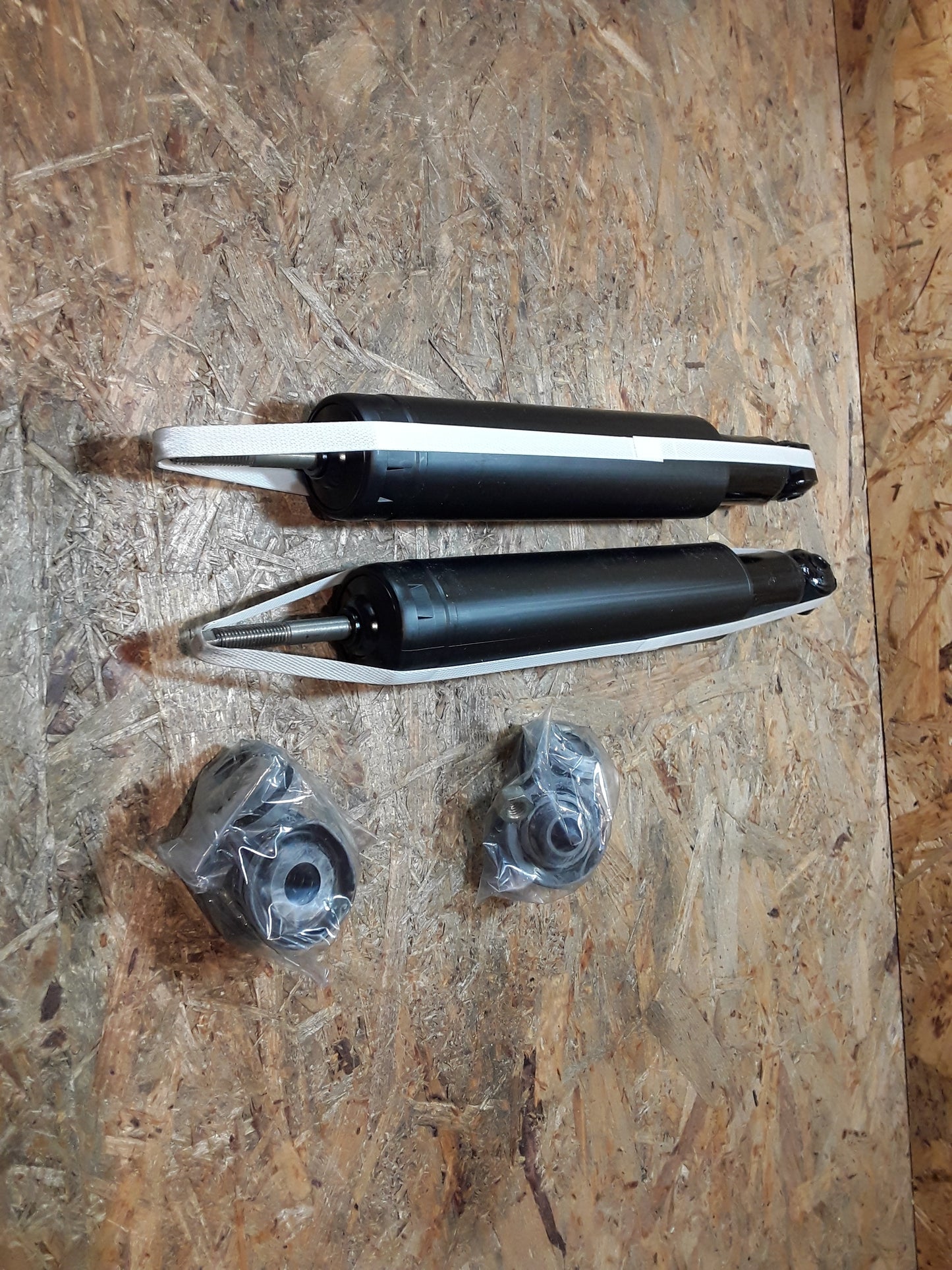 Astra F (kein GSi)  Stoßdämpfersatz hinten original GM Opel NEU