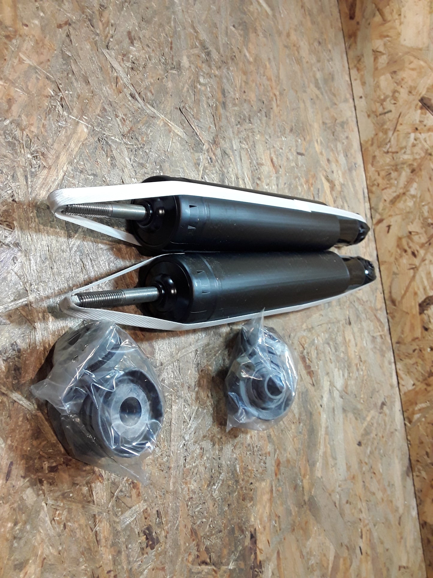 Astra F (kein GSi)  Stoßdämpfersatz hinten original GM Opel NEU