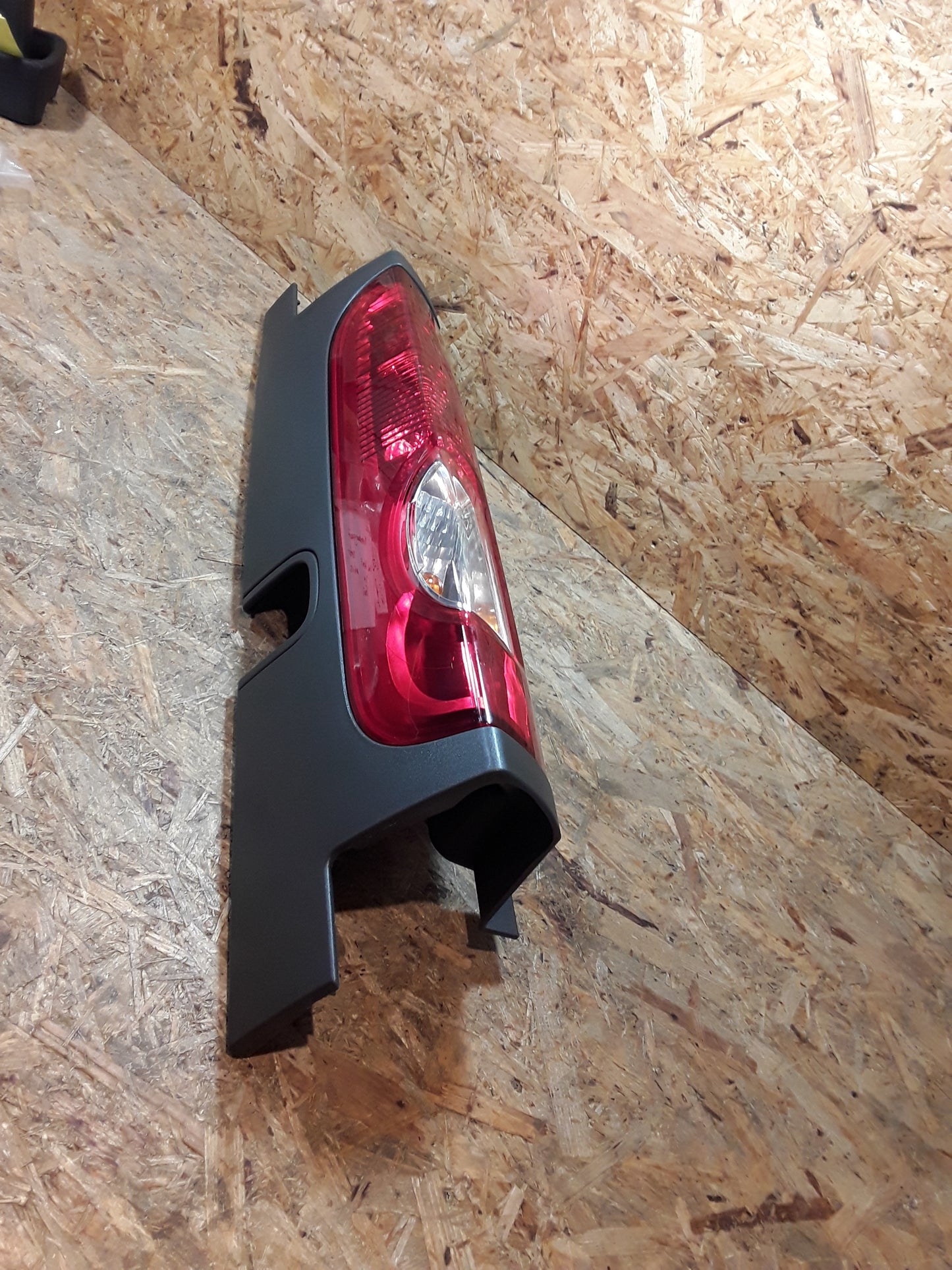 Vivaro 06.14 BJ Rückleuchte links original GM Opel NEU