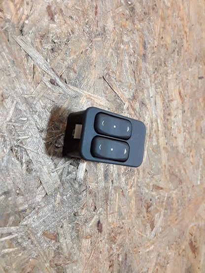 Corsa C Schalter Fensterheber vorne links original GM Opel NEU
