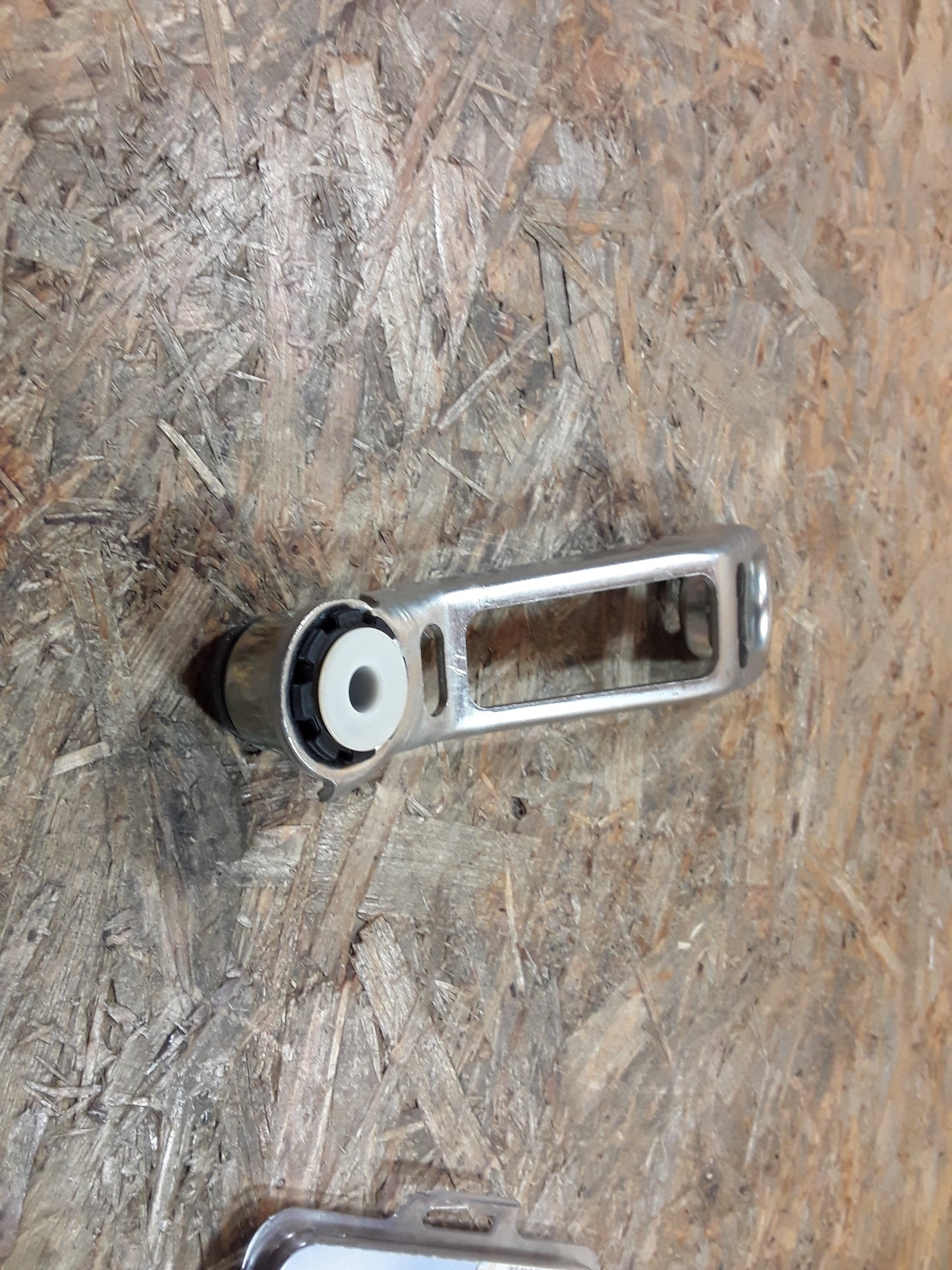 Corsa C Halter hinten Schwunghebelschaltung original GM Opel NEU