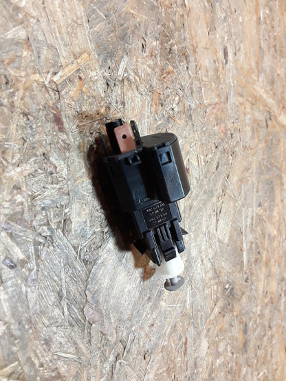 Omega B Bremslichtschalter original GM Opel NEU