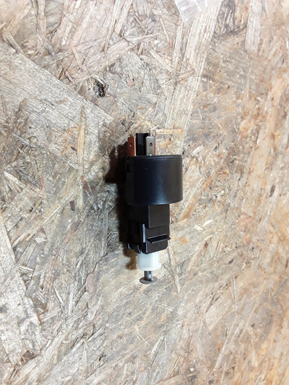 Omega B Bremslichtschalter original GM Opel NEU