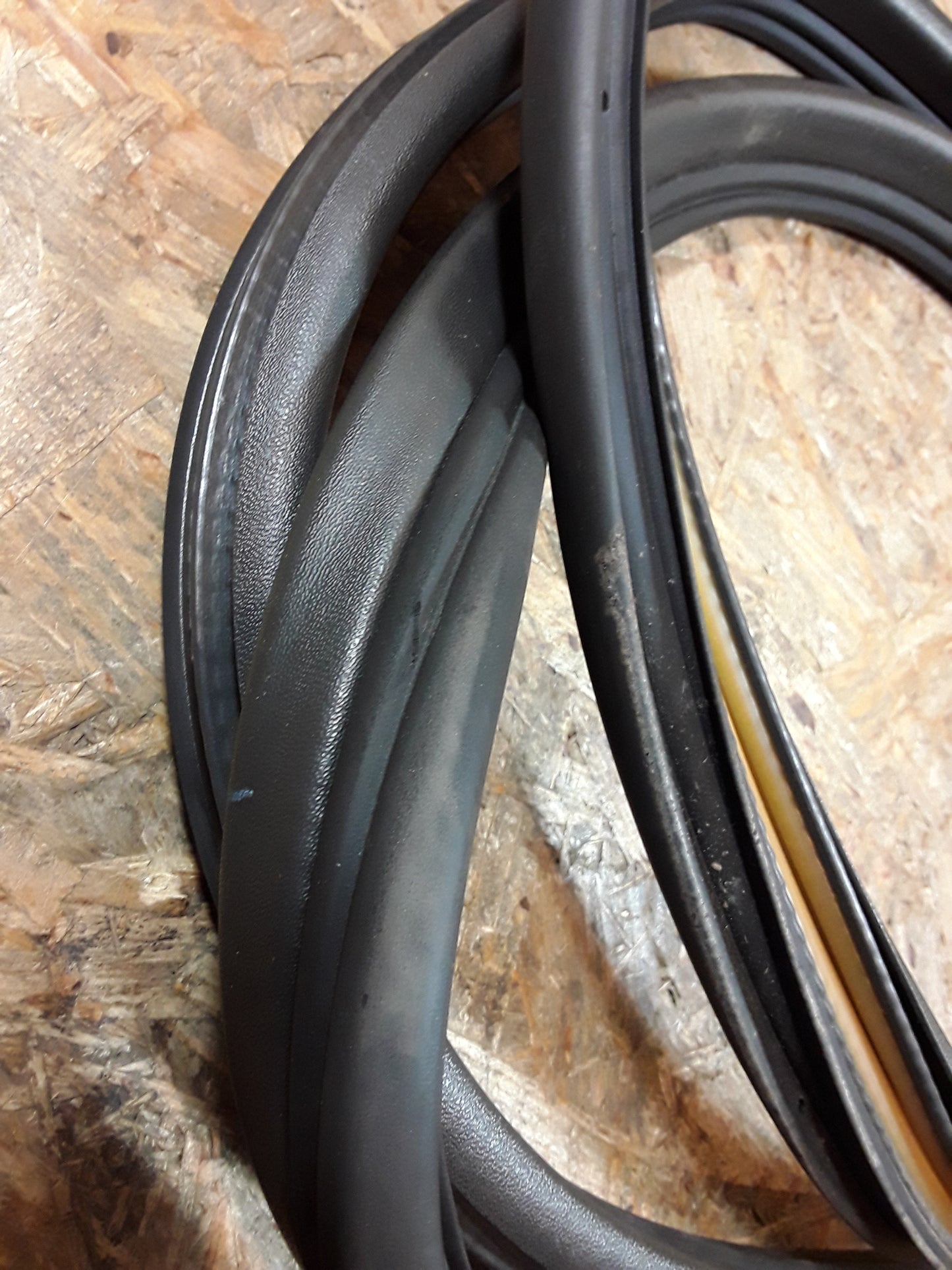 Astra F Türgummidichtung hinten links rechts (Leichte Beschädigung) original GM Opel NEU