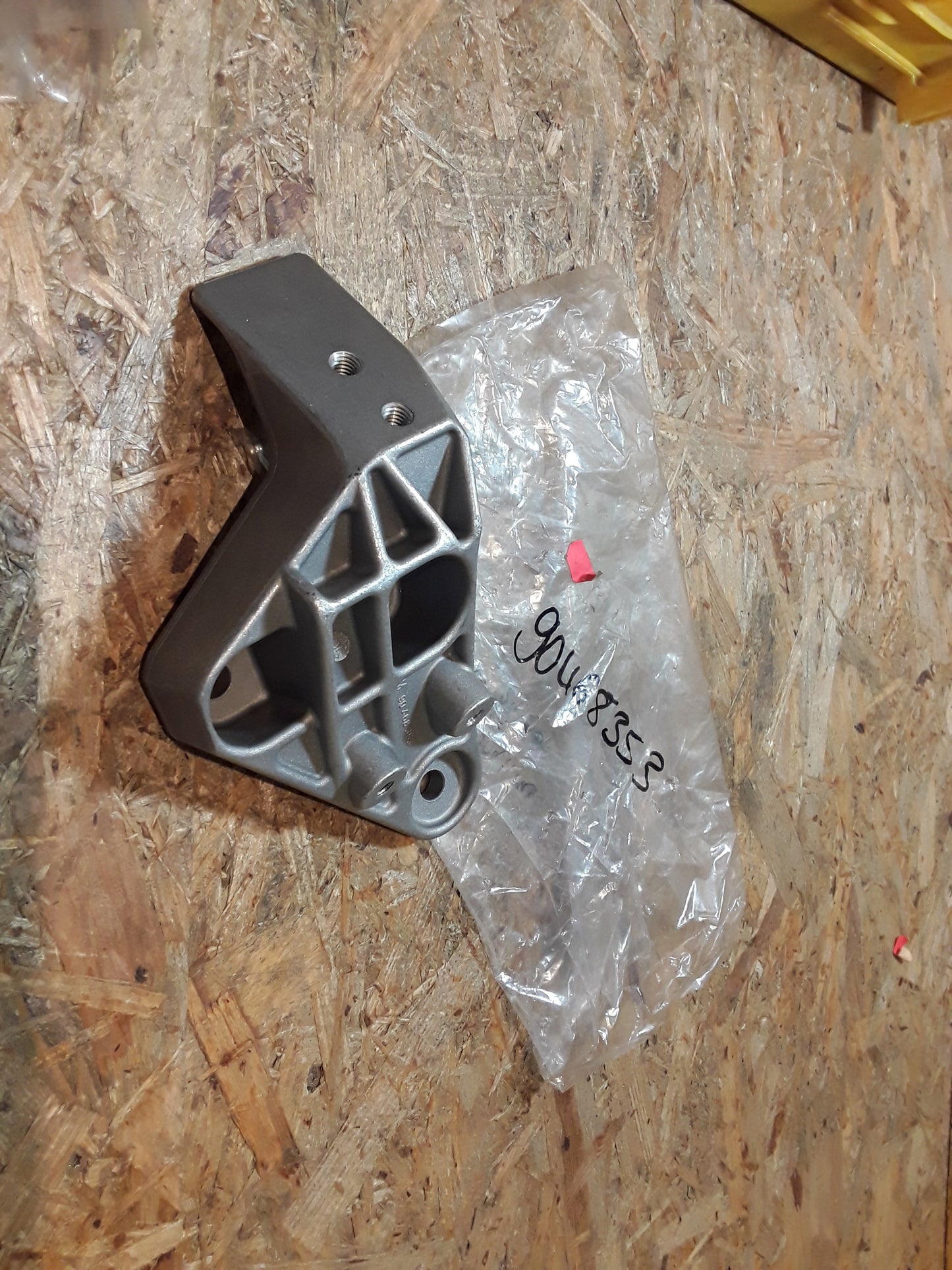 Calibra Vectra A Motorhalter original GM Opel NEU