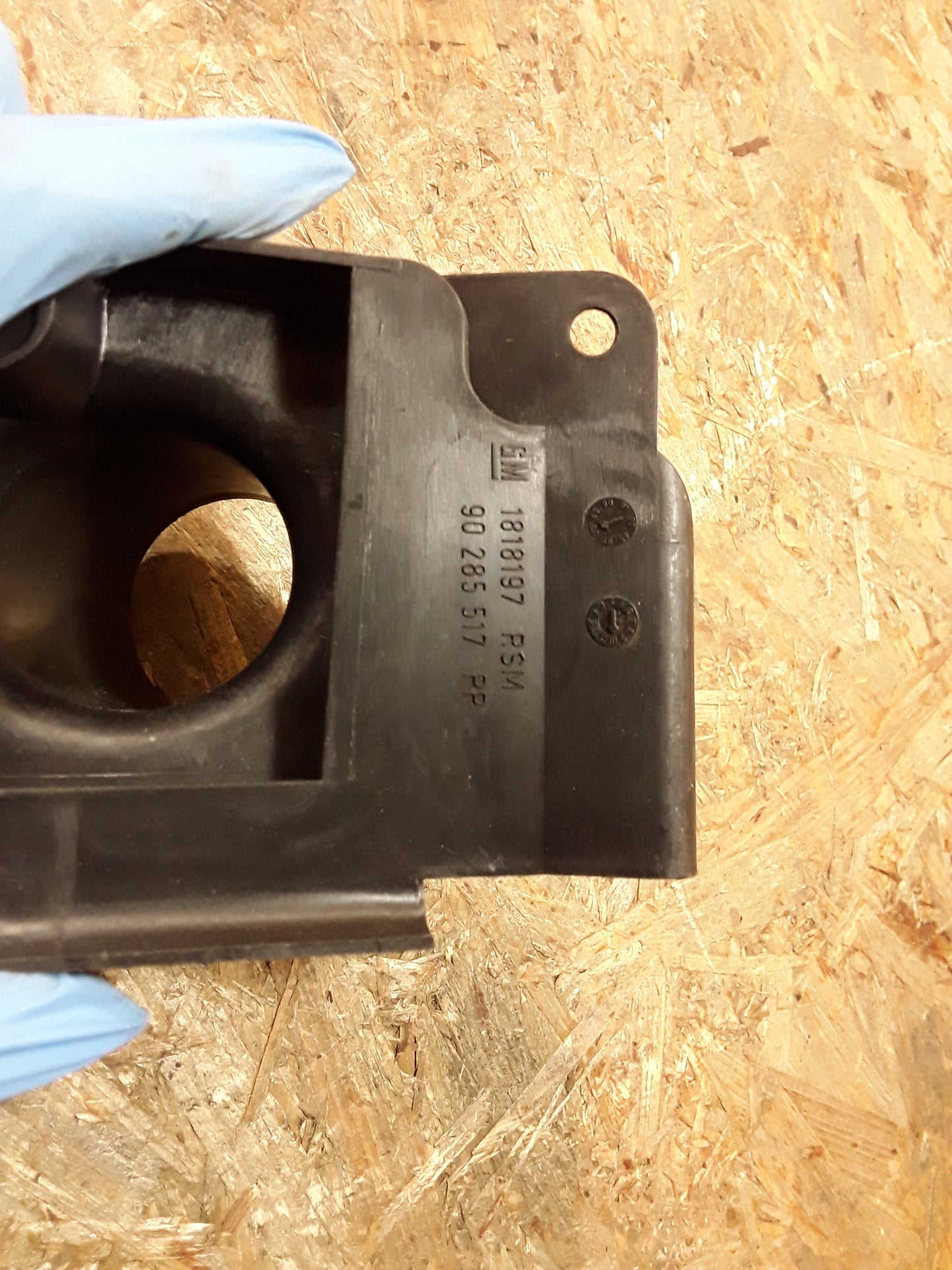 Kadett E Verbindungs Schlauch Luftfilter original GM Opel NEU