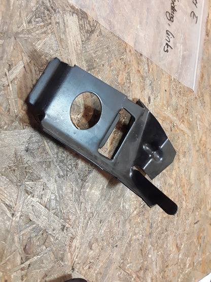 Kadett E Halter Frontverkleidung links seitlich original GM Opel NEU
