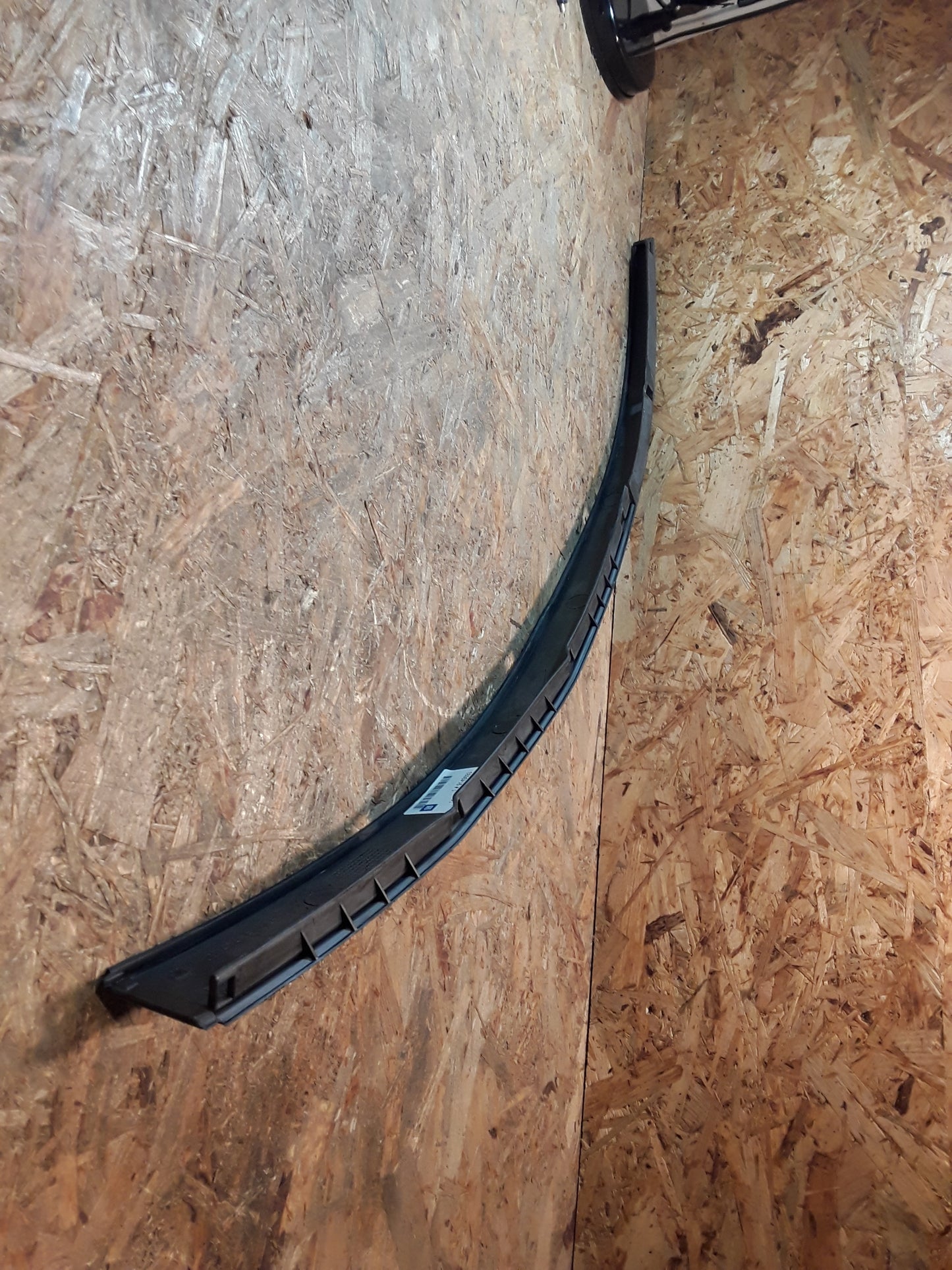 Omega B Zierleiste Frontscheibenverkleidung außen links original GM Opel NEU