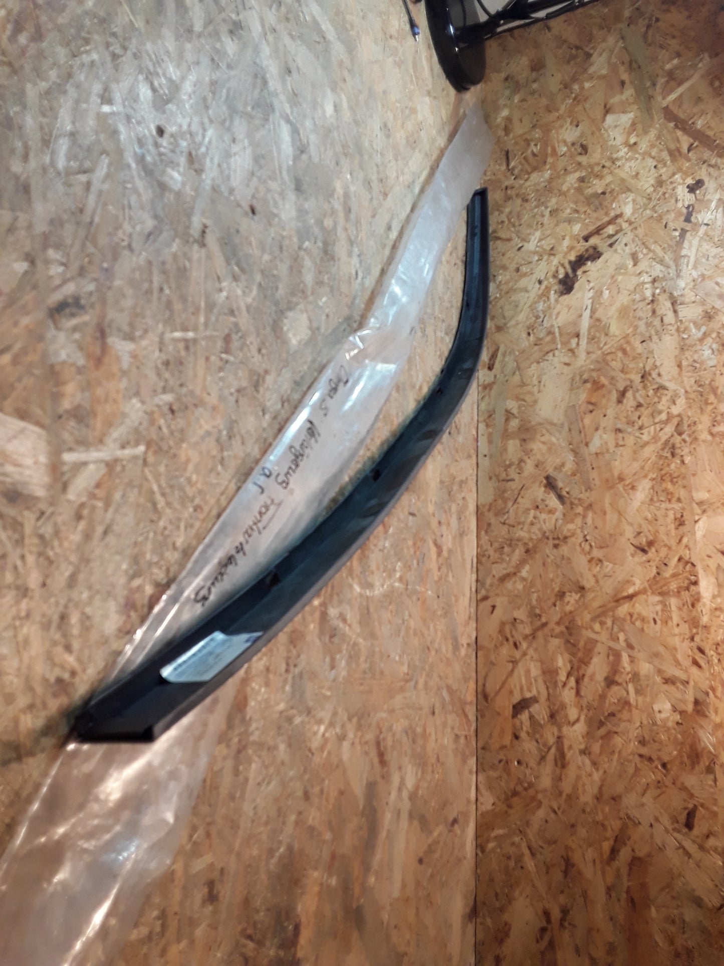 Omega B Verlängerung Frontscheibenverkleidung außen rechts original GM Opel NEU