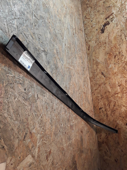 Omega B Verlängerung Frontscheibenverkleidung außen rechts original GM Opel NEU