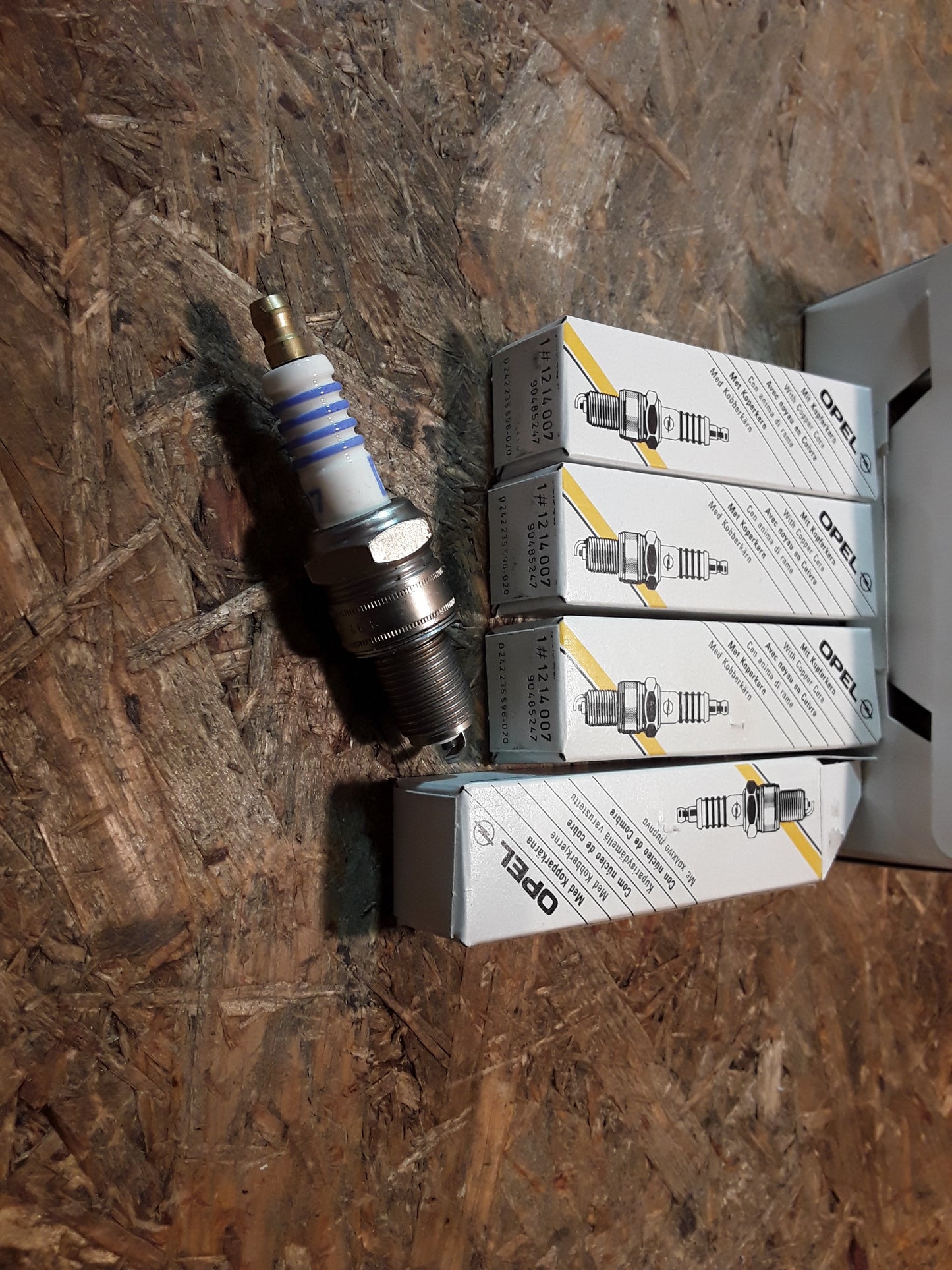 Kadett E, 1,6l Ascona C Vectra A Zündkerzen (je 4Stk.)original GM Opel NEU