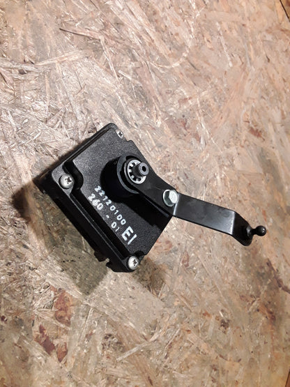 Omega A C30SE Schalter Niveauregulierung original GM Opel NEU