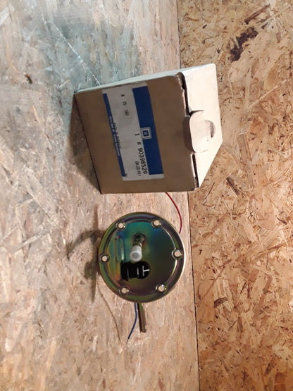 Kadett E Caravan Deckel Benzinpumpe mit Halter und Elektroanschluss original GM Opel NEU