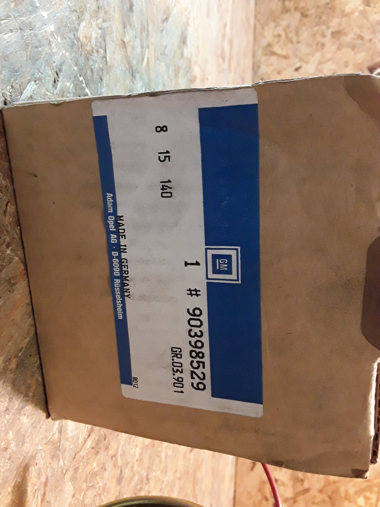 Kadett E Caravan Deckel Benzinpumpe mit Halter und Elektroanschluss original GM Opel NEU