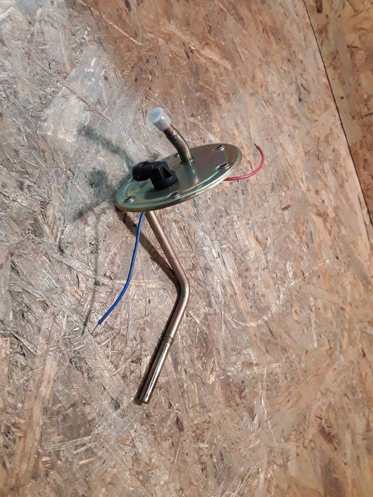 Kadett E Caravan Deckel Benzinpumpe mit Halter und Elektroanschluss original GM Opel NEU