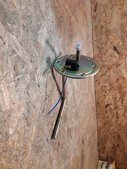 Kadett E Caravan Deckel Benzinpumpe mit Halter und Elektroanschluss original GM Opel NEU