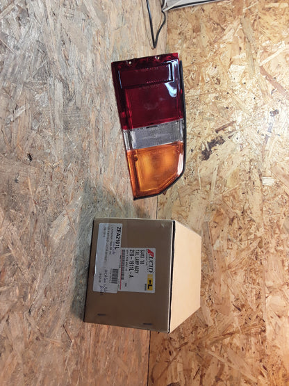 Suzuki Vitara 88 Heckleuchte links original LUCID NEU