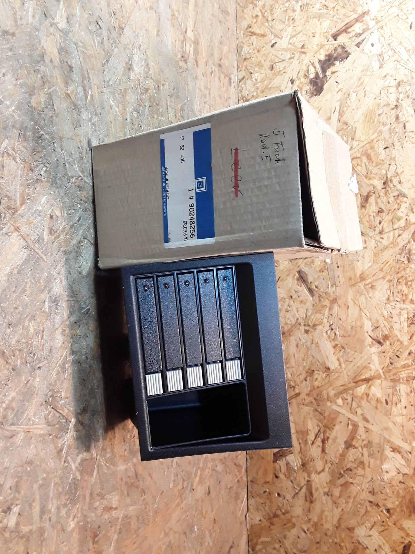 Kadett E Kasettenfach original GM Opel NEU !SELTEN!