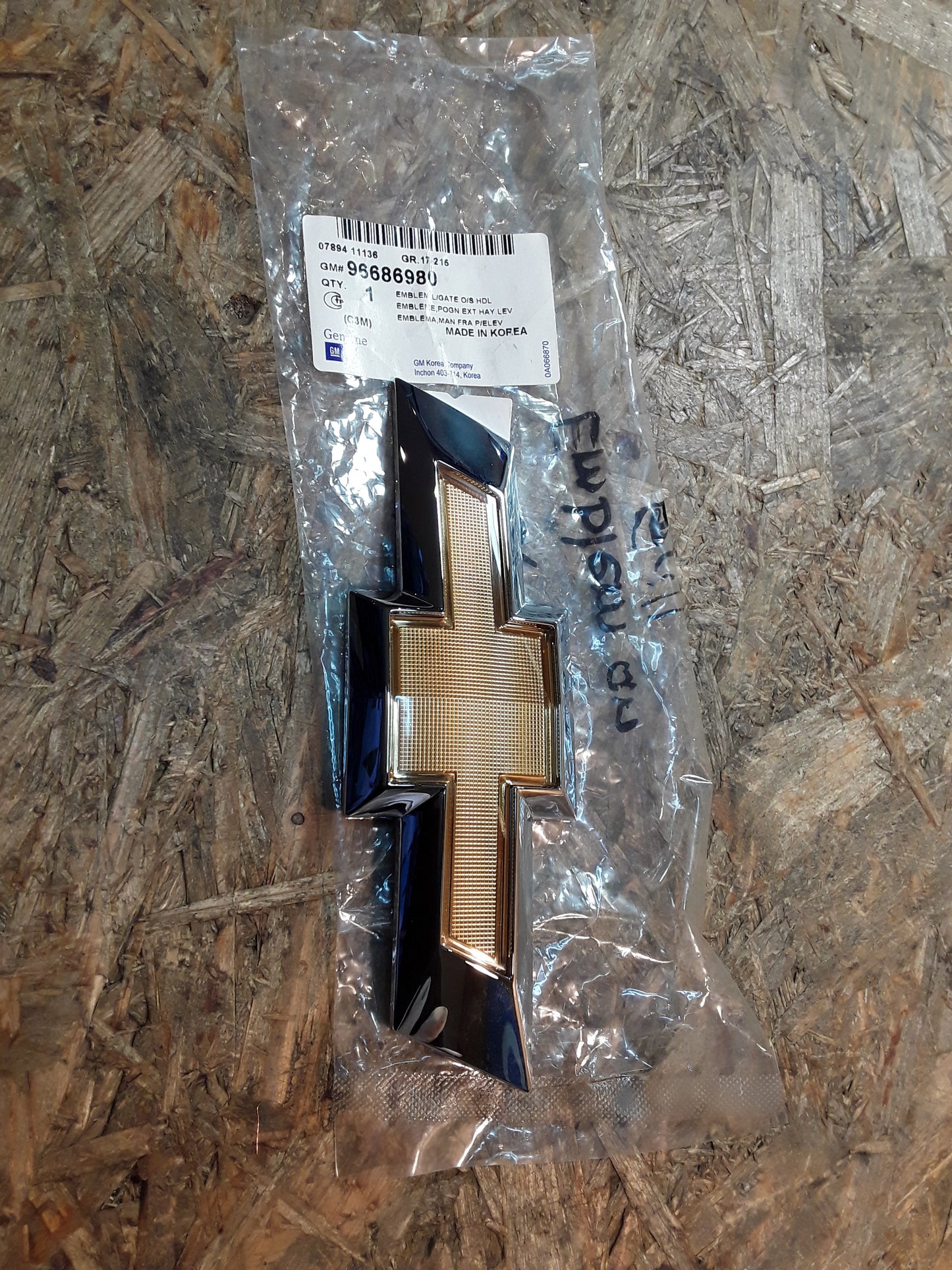 Chevrolet Spark Emblem an Grill original GM Opel NEU